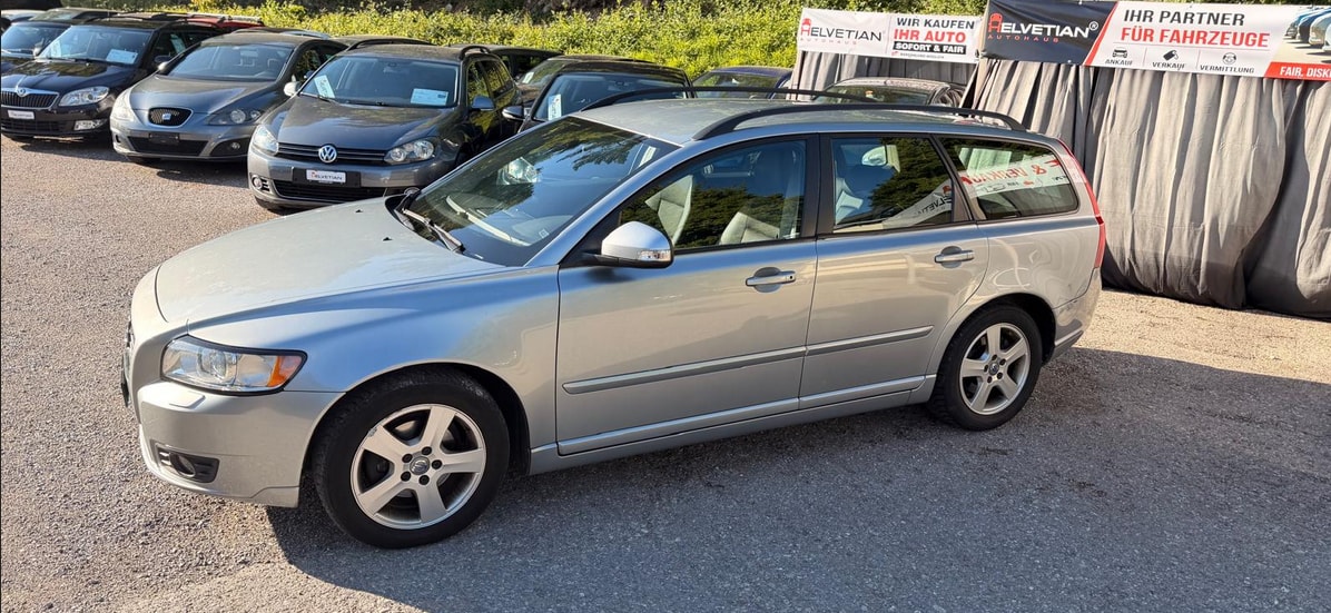 VOLVO V50 1.6D DRIVe Momentum | Sparsam | Gepflegt | Klima-showroom-element-1