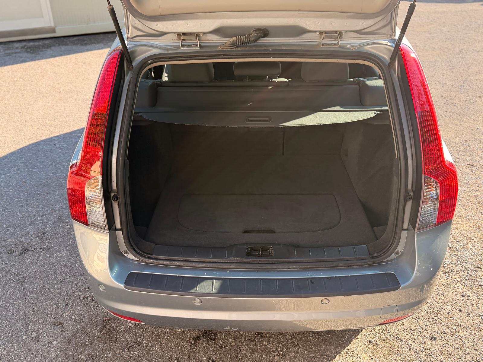 VOLVO V50 1.6D DRIVe Momentum | Sparsam | Gepflegt | Klima-image-10