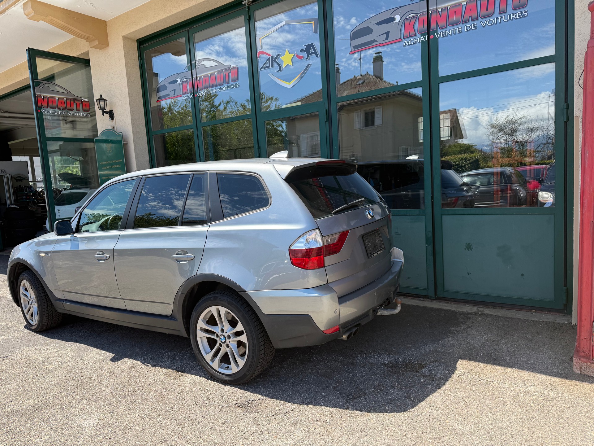 BMW X3 xDrive 30i (3.0si)-showroom-element-2