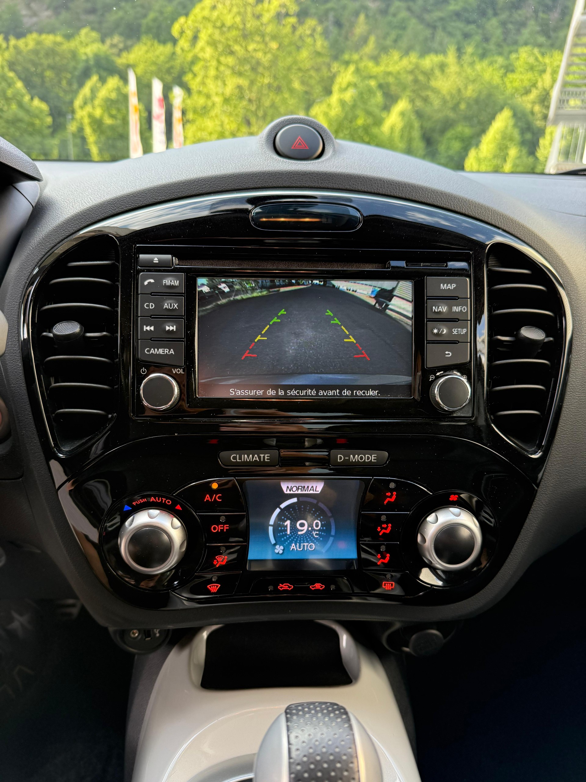 NISSAN Juke 1.6 DIG-T tekna 4x4 Xtronic M-CVT-image-9