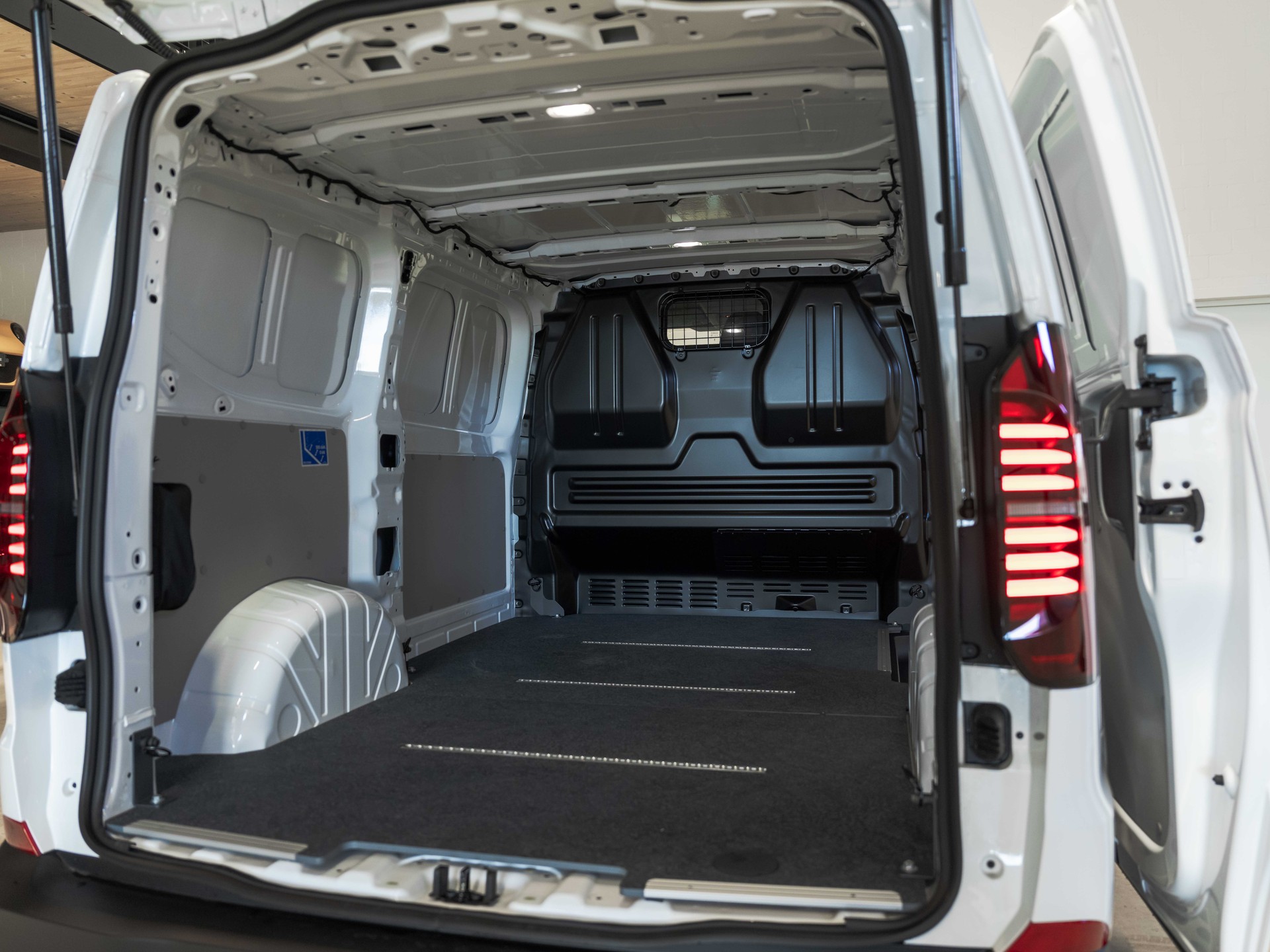 VW e-Transporter 63,8 kWh 5 Jahre oder 150'000km Werksgarantie-image-35