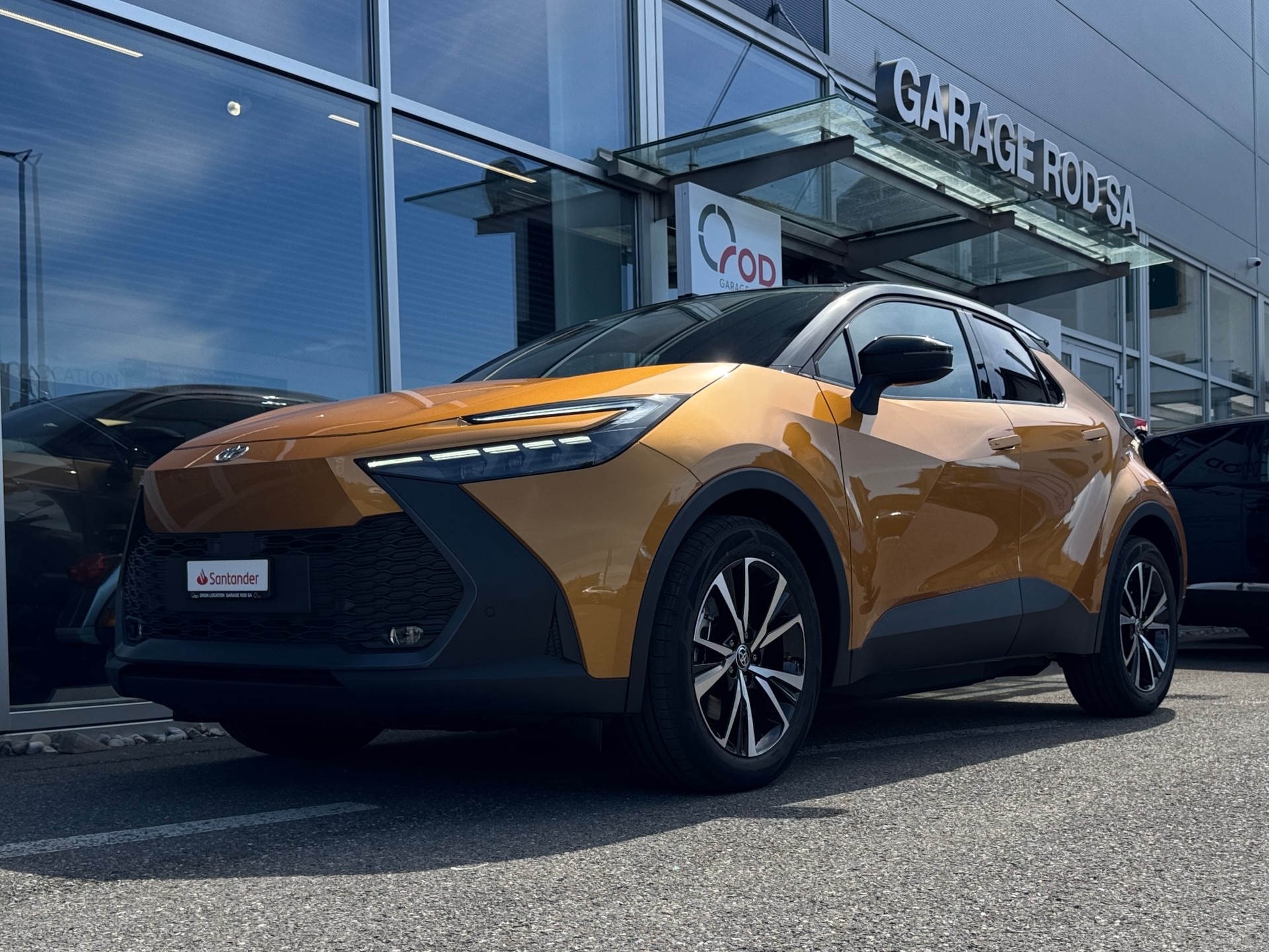 TOYOTA C-HR 2.0 PHEV CVT Swiss Edition-showroom-element-1