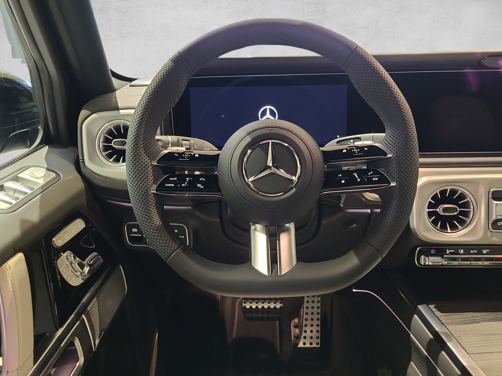 MERCEDES-BENZ G 450d 9G-Tronic-image-12
