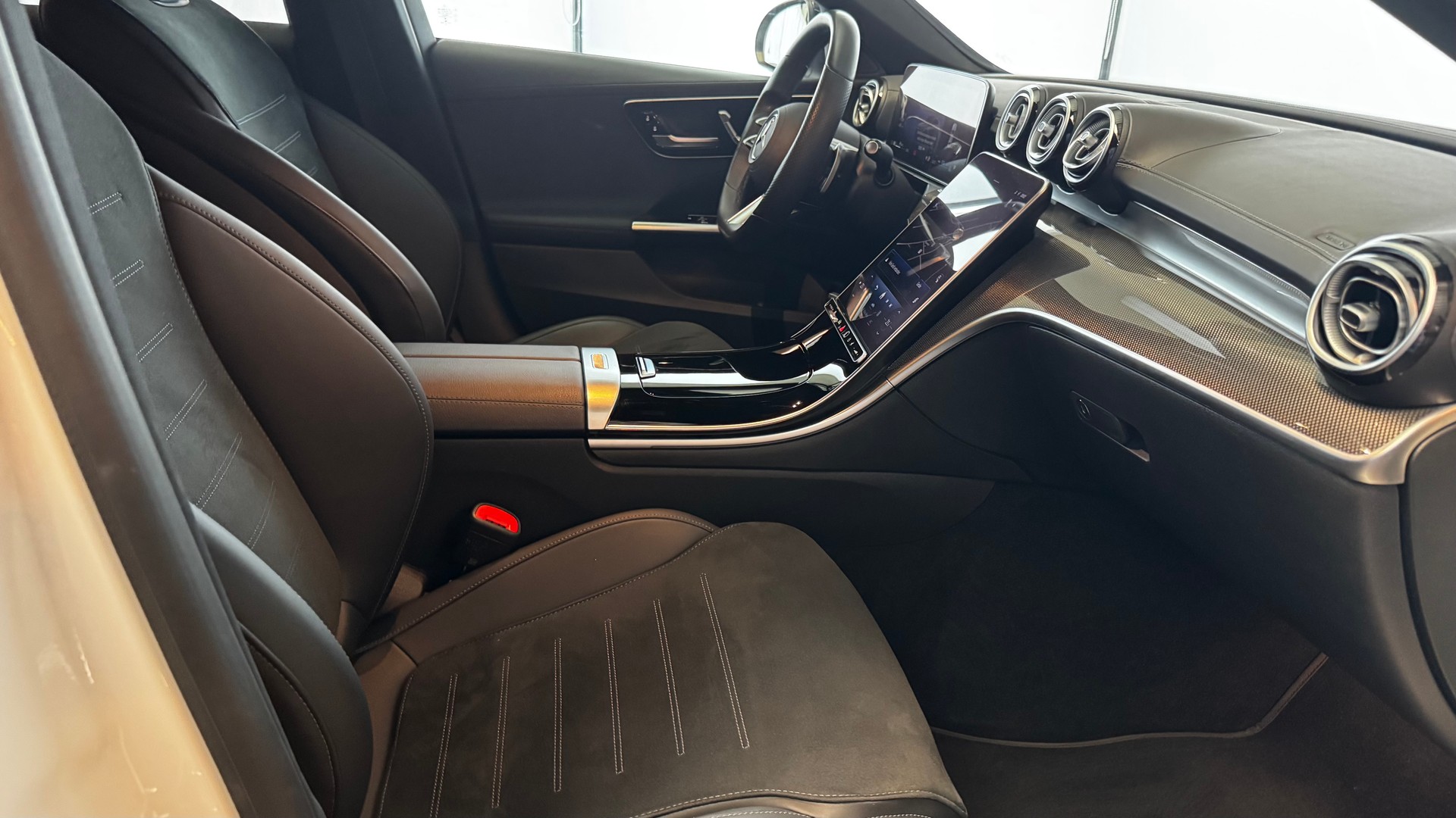 MERCEDES-BENZ C 200 AMG Line 4matic-image-9