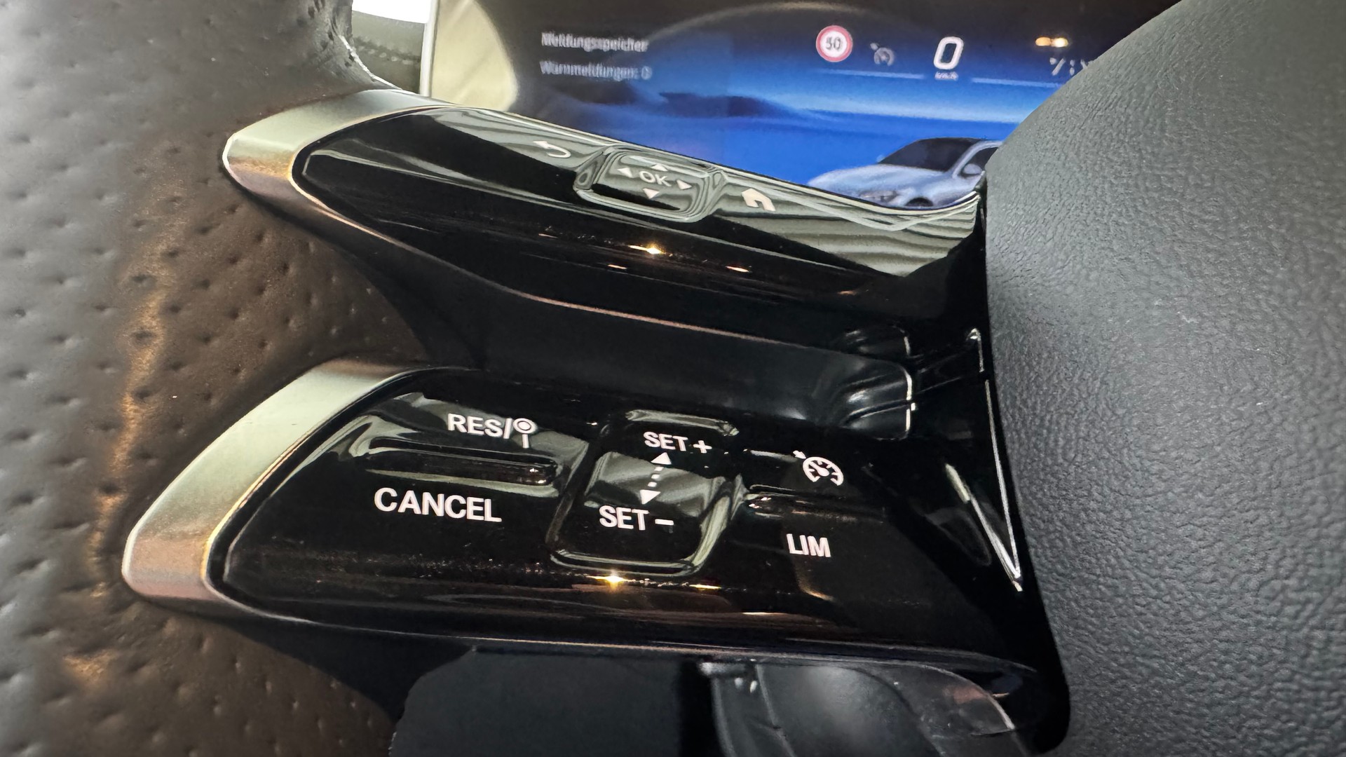 MERCEDES-BENZ C 200 AMG Line 4matic-image-13