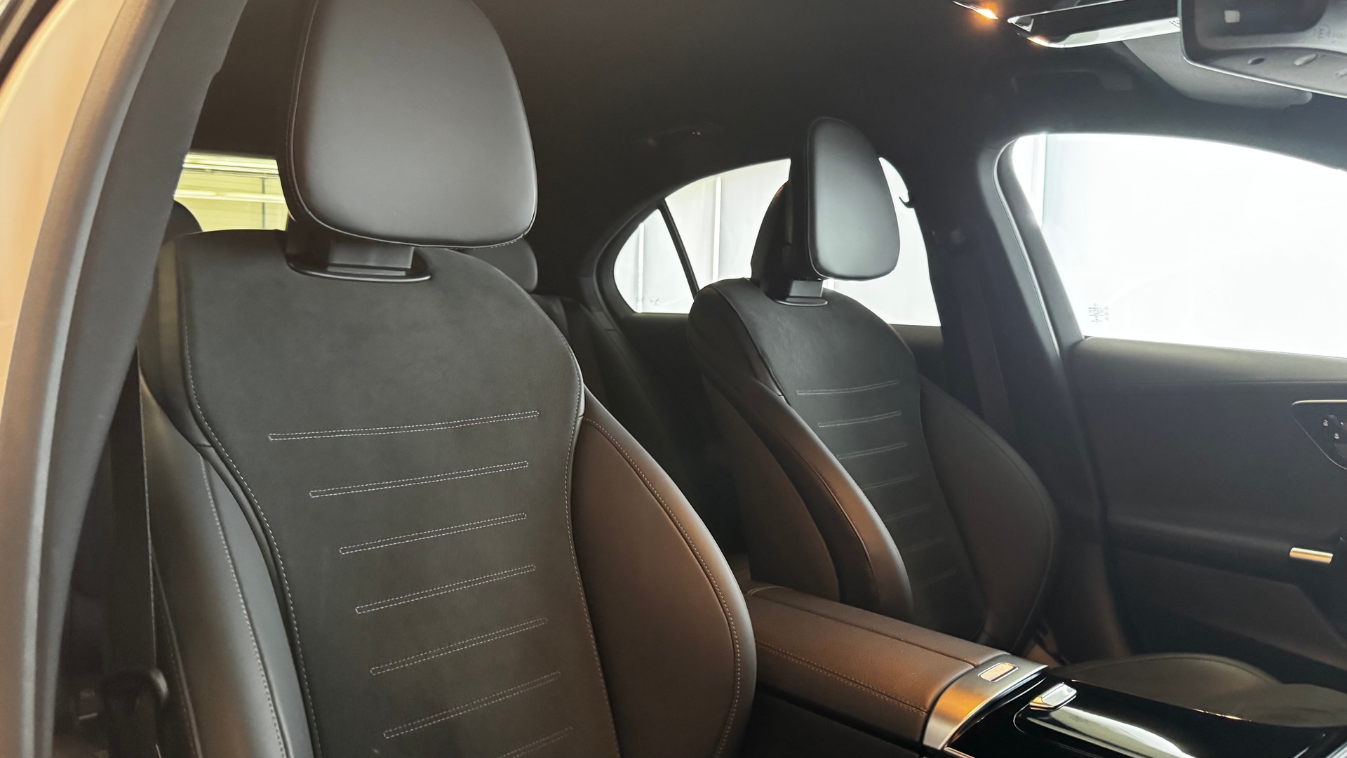 MERCEDES-BENZ C 200 AMG Line 4matic-image-8
