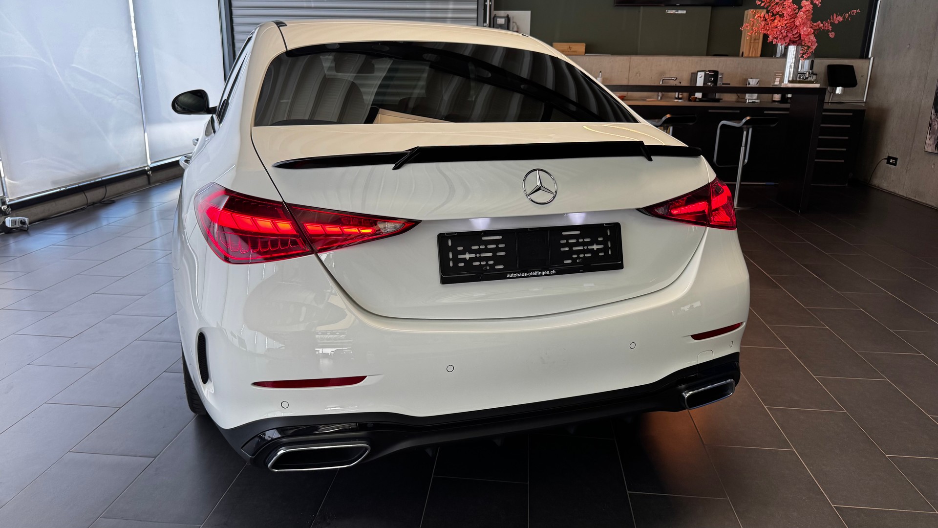 MERCEDES-BENZ C 200 AMG Line 4matic-image-4