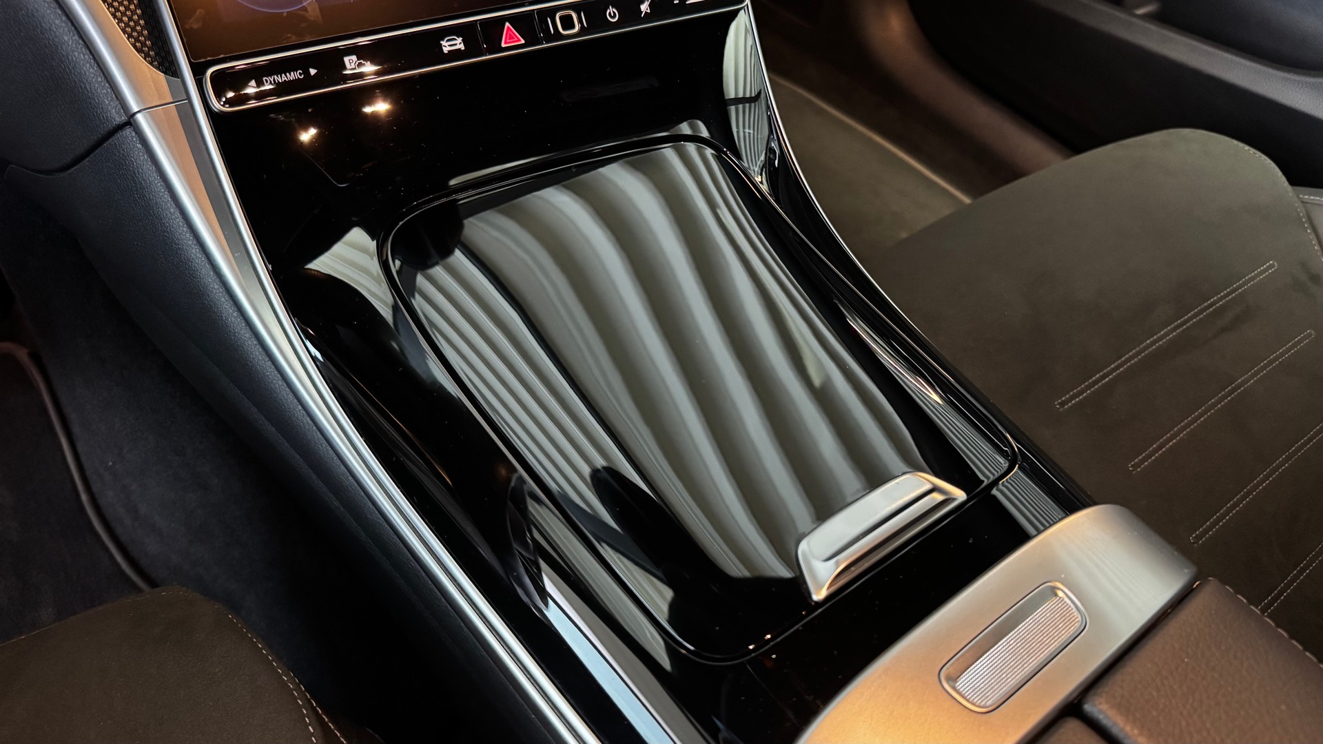 MERCEDES-BENZ C 200 AMG Line 4matic-image-15