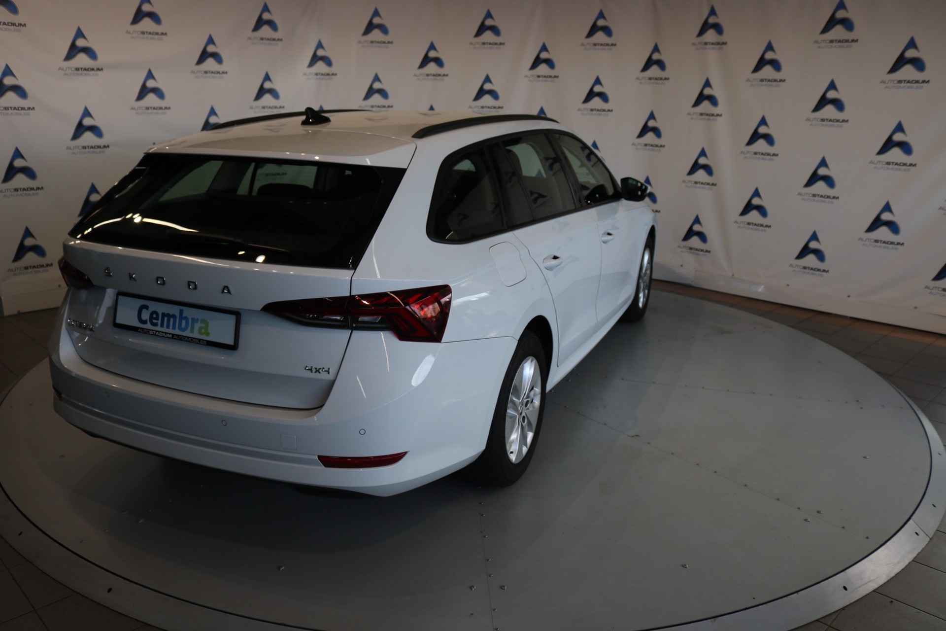 SKODA Octavia Combi 2.0 TDI DSG Ambition 4x4-image-25