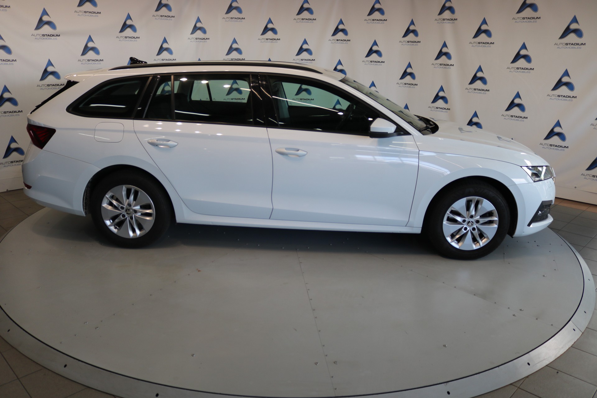 SKODA Octavia Combi 2.0 TDI DSG Ambition 4x4-image-30