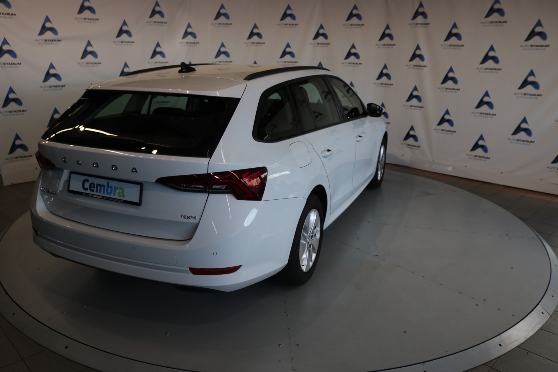 SKODA Octavia Combi 2.0 TDI DSG Ambition 4x4-image-26