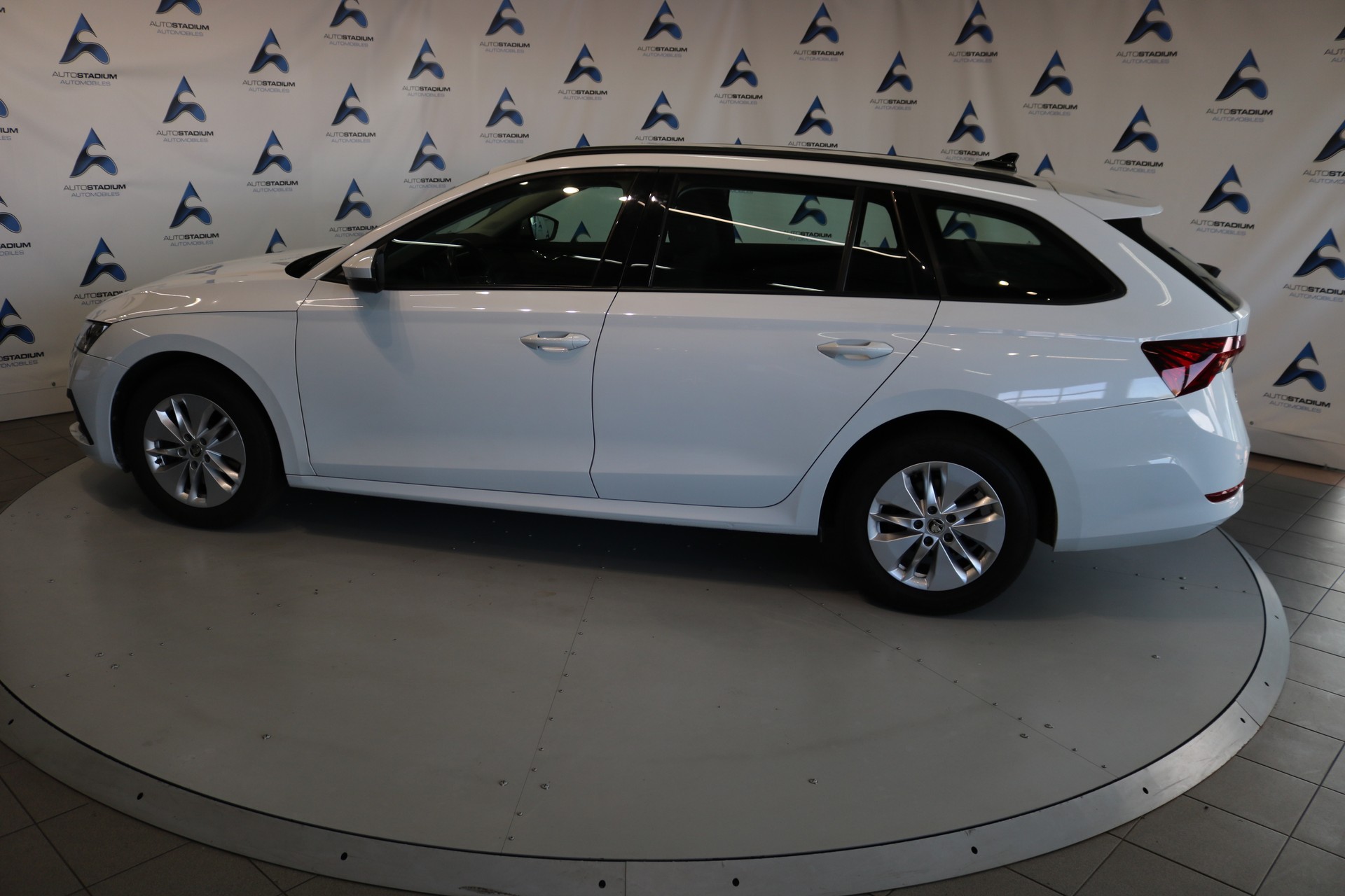 SKODA Octavia Combi 2.0 TDI DSG Ambition 4x4-image-19