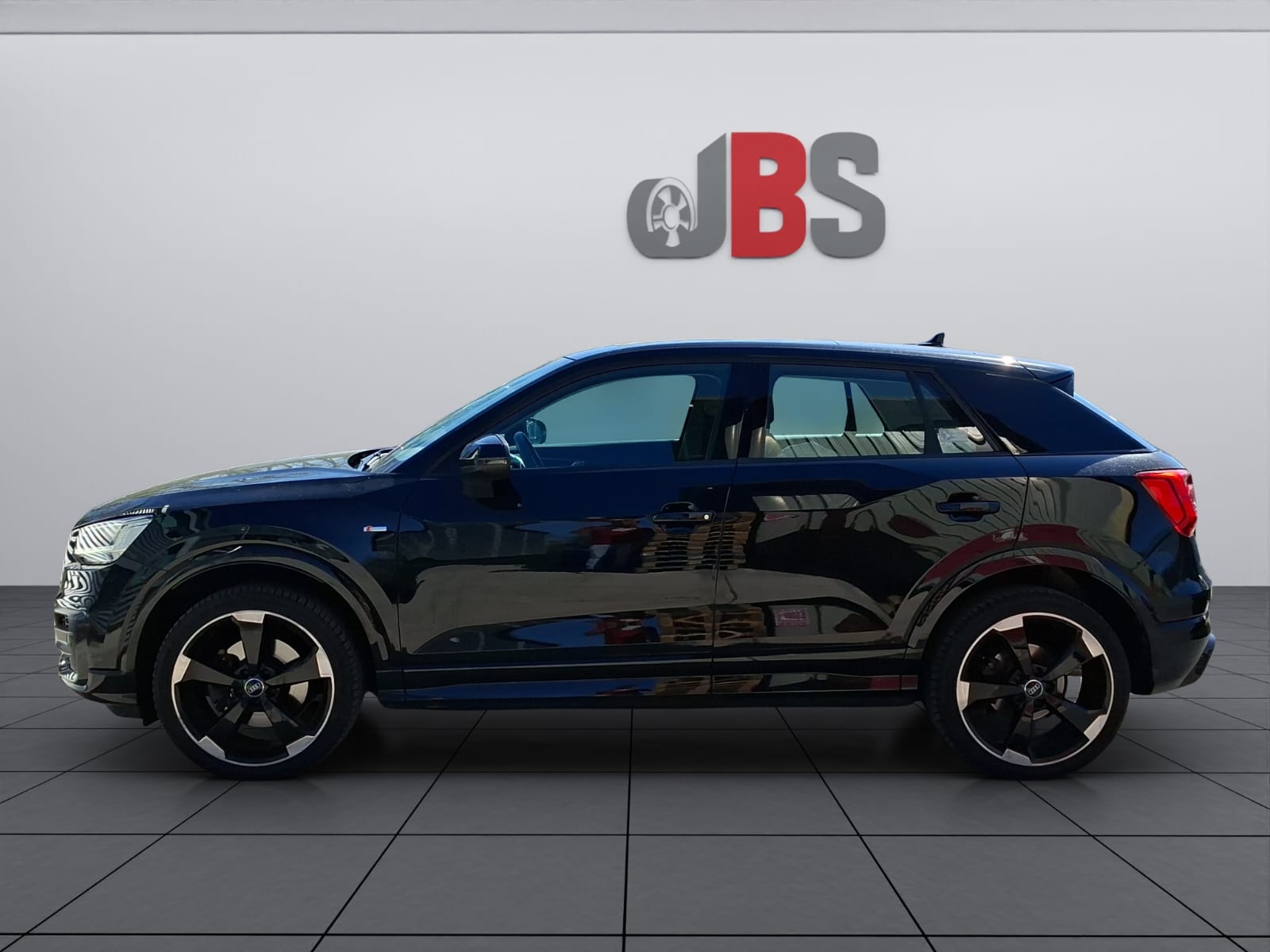 AUDI Q2 2.0 TFSI quattro S-tronic-showroom-element-3