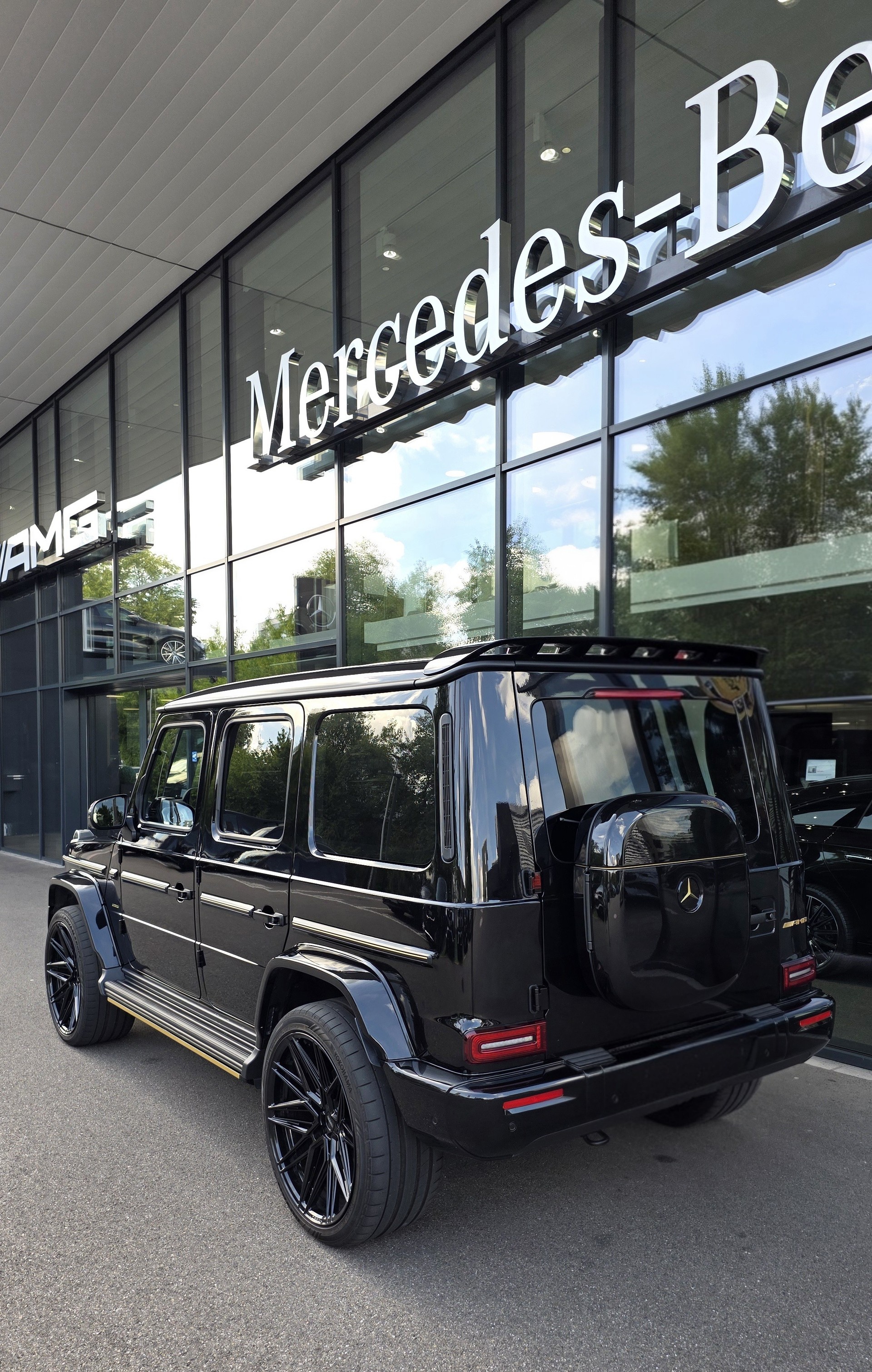MERCEDES-BENZ AMG Gold Edition-image-3