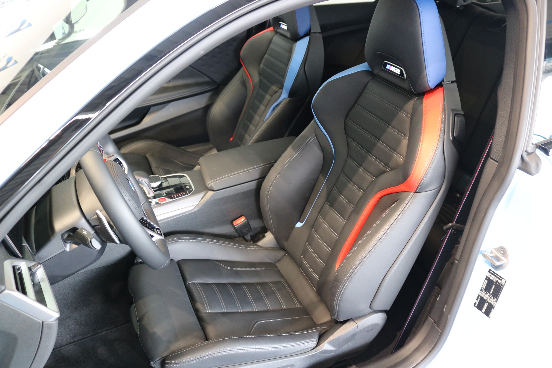 BMW M2 Steptronic-showroom-element-1