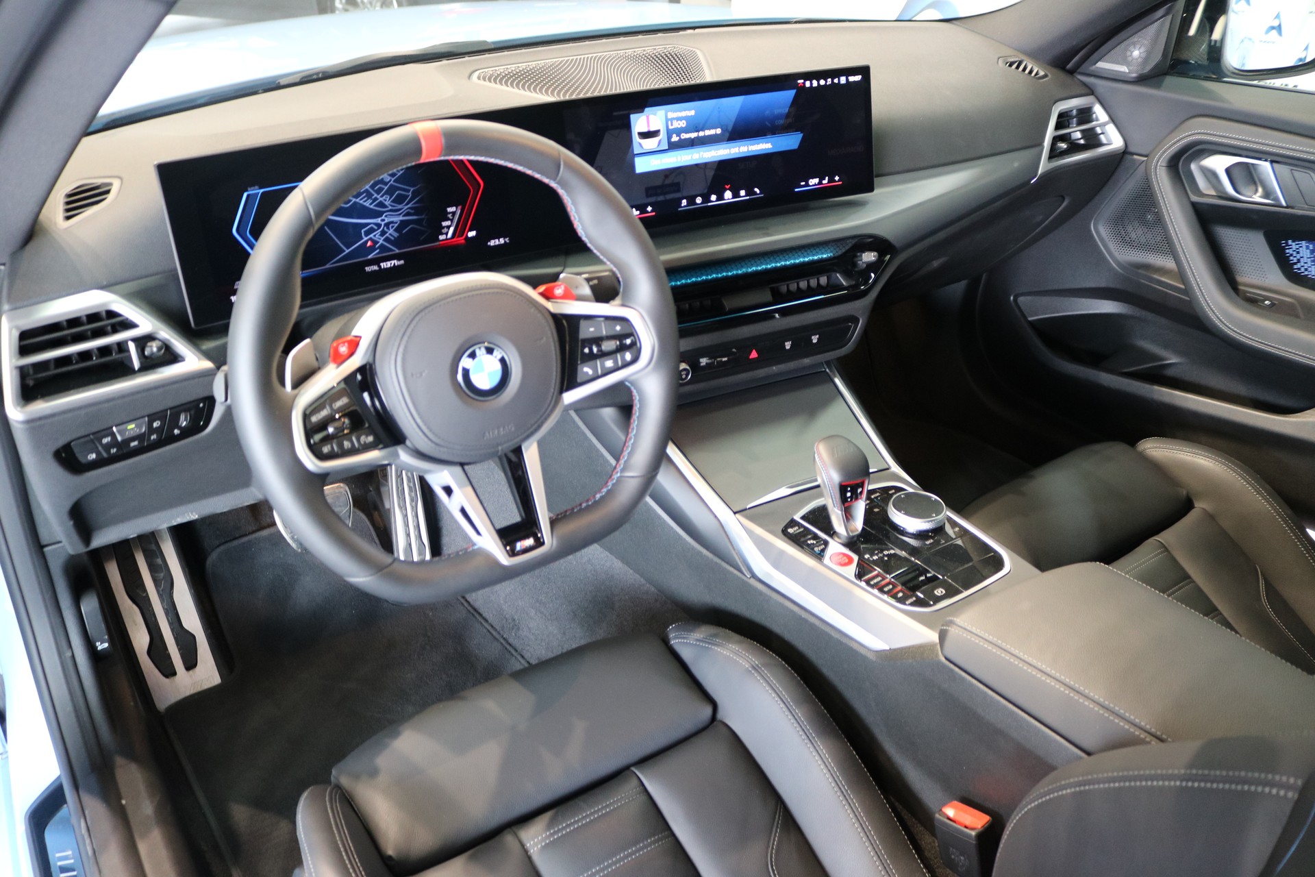 BMW M2 Steptronic-showroom-element-3
