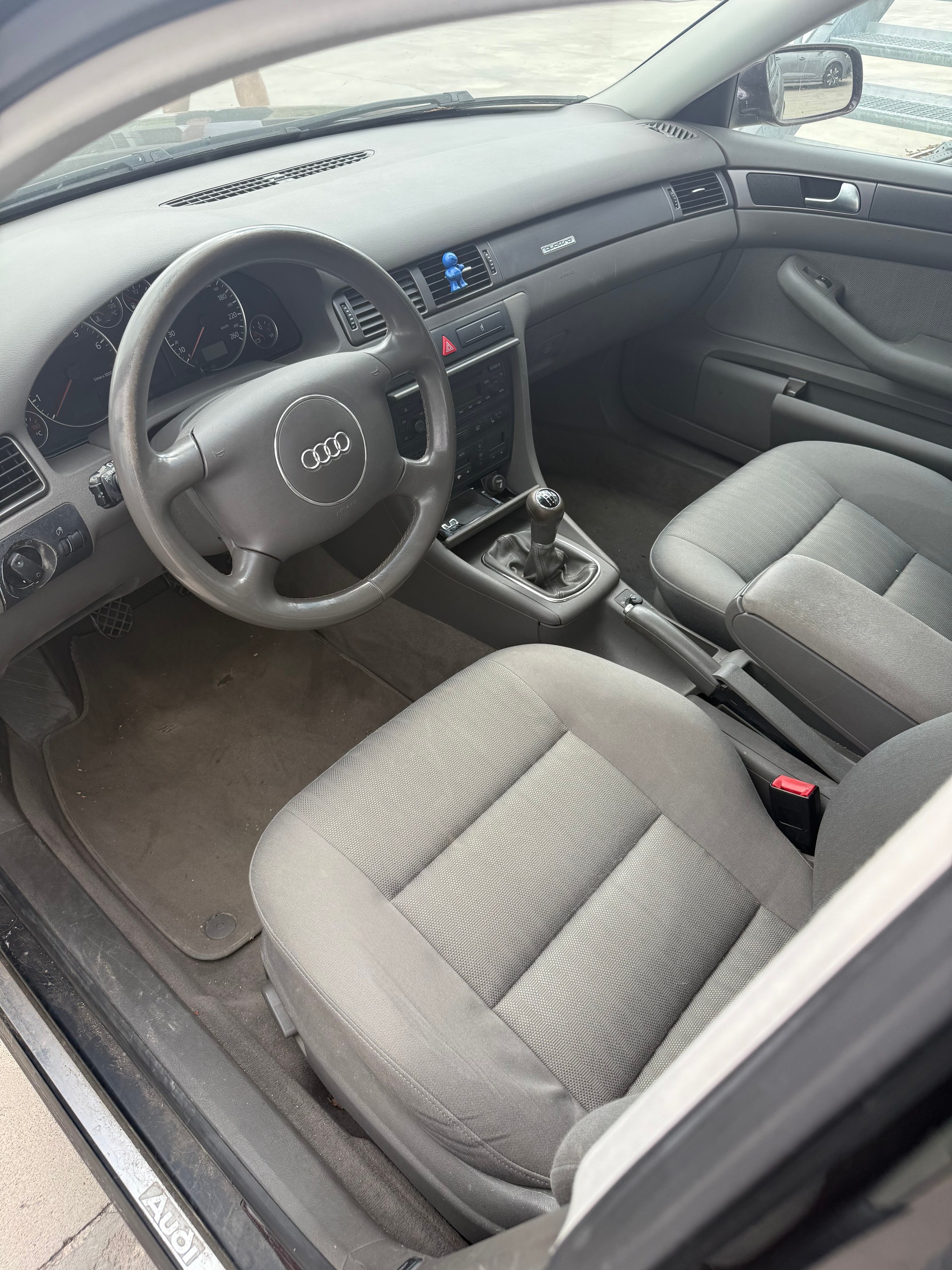 AUDI A6 Avant 2.4 quattro-image-5