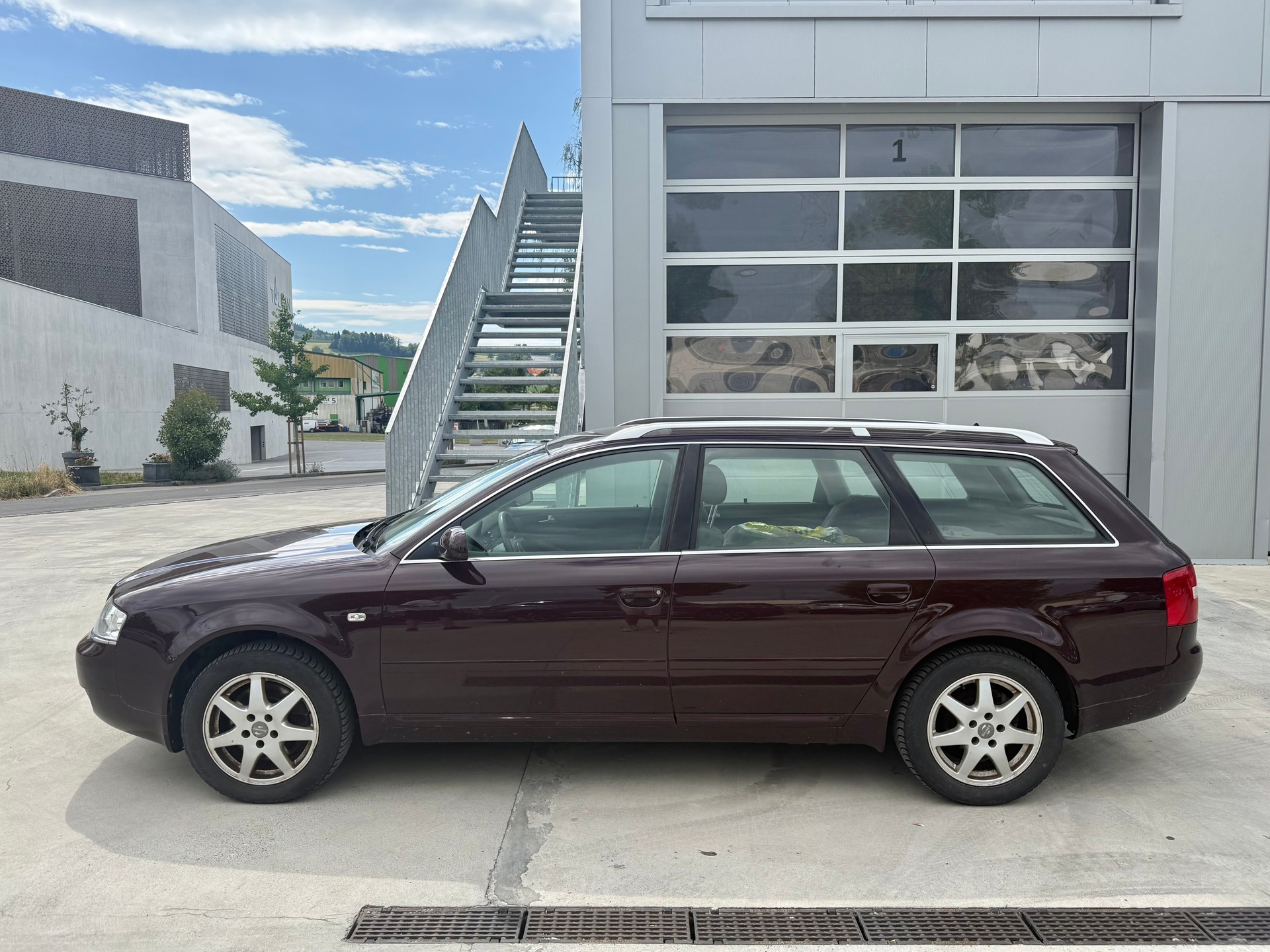AUDI A6 Avant 2.4 quattro-image-2