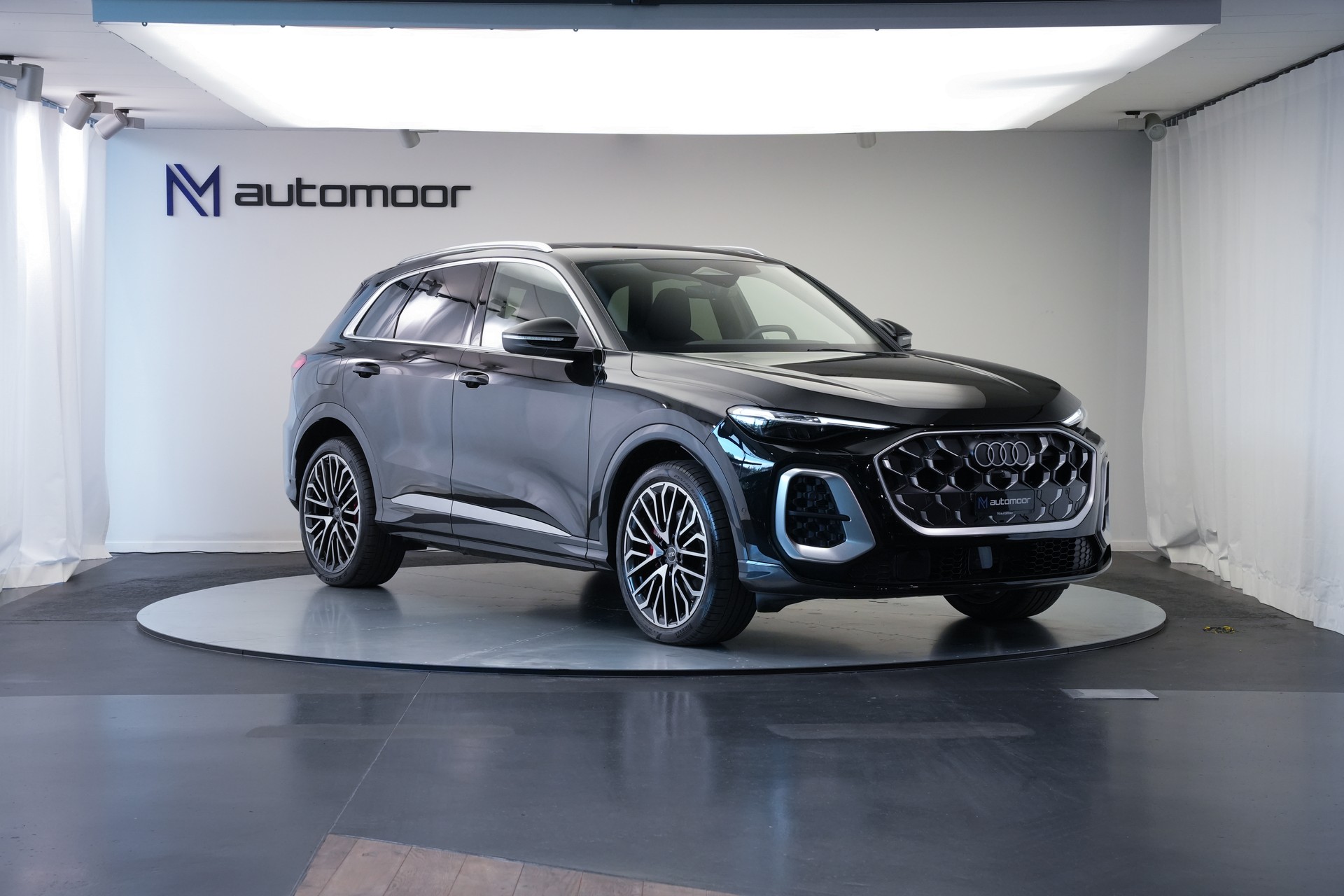 AUDI SQ5 TFSI quattro S-tronic *Luftfederung* *Panorama* *Leder* *HuD*-showroom-element-2