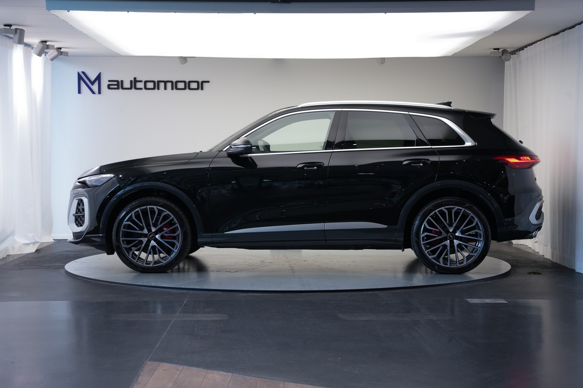 AUDI SQ5 TFSI quattro S-tronic *Luftfederung* *Panorama* *Leder* *HuD*-image-8