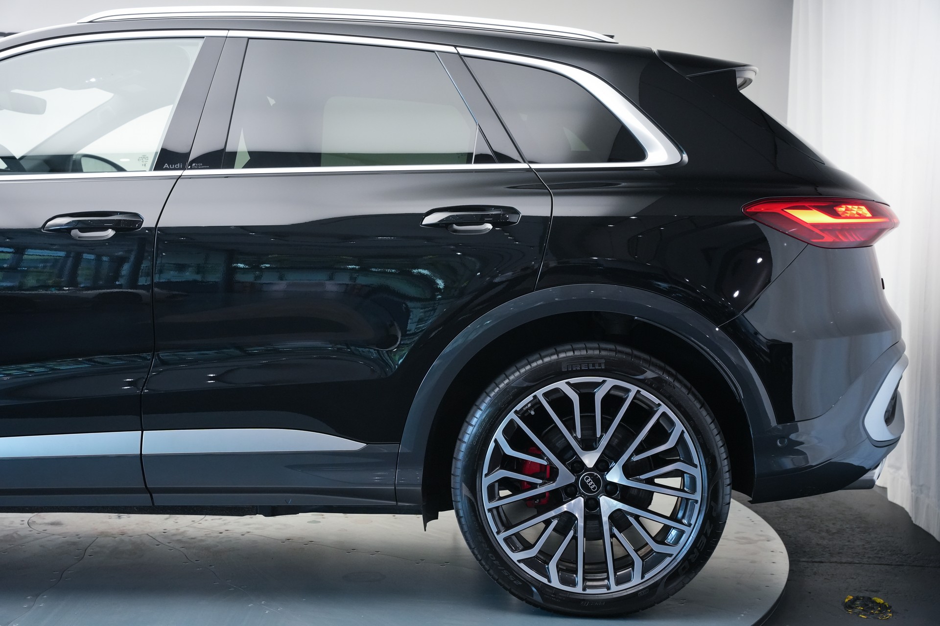 AUDI SQ5 TFSI quattro S-tronic *Luftfederung* *Panorama* *Leder* *HuD*-image-46