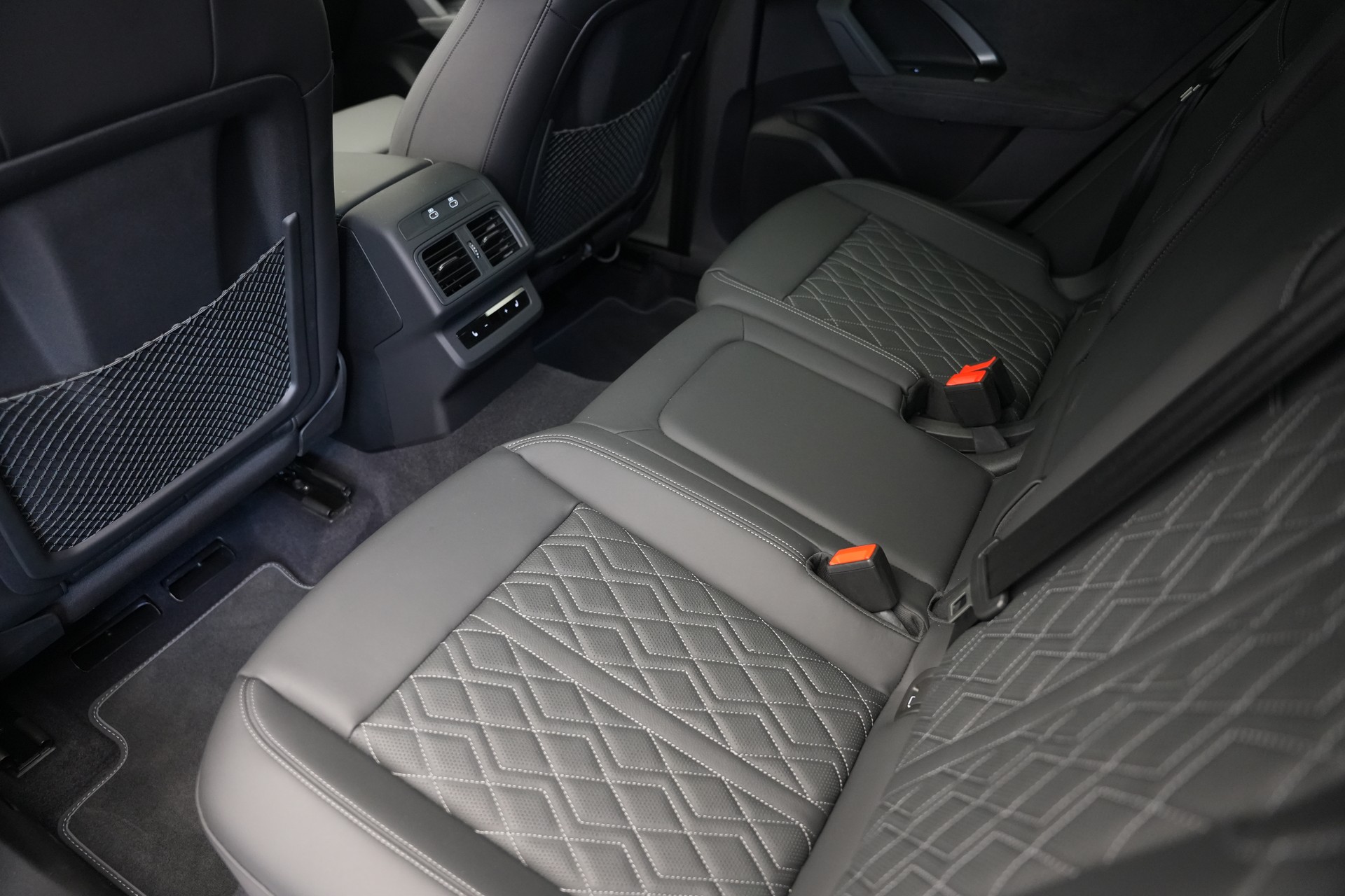 AUDI SQ5 TFSI quattro S-tronic *Luftfederung* *Panorama* *Leder* *HuD*-image-15