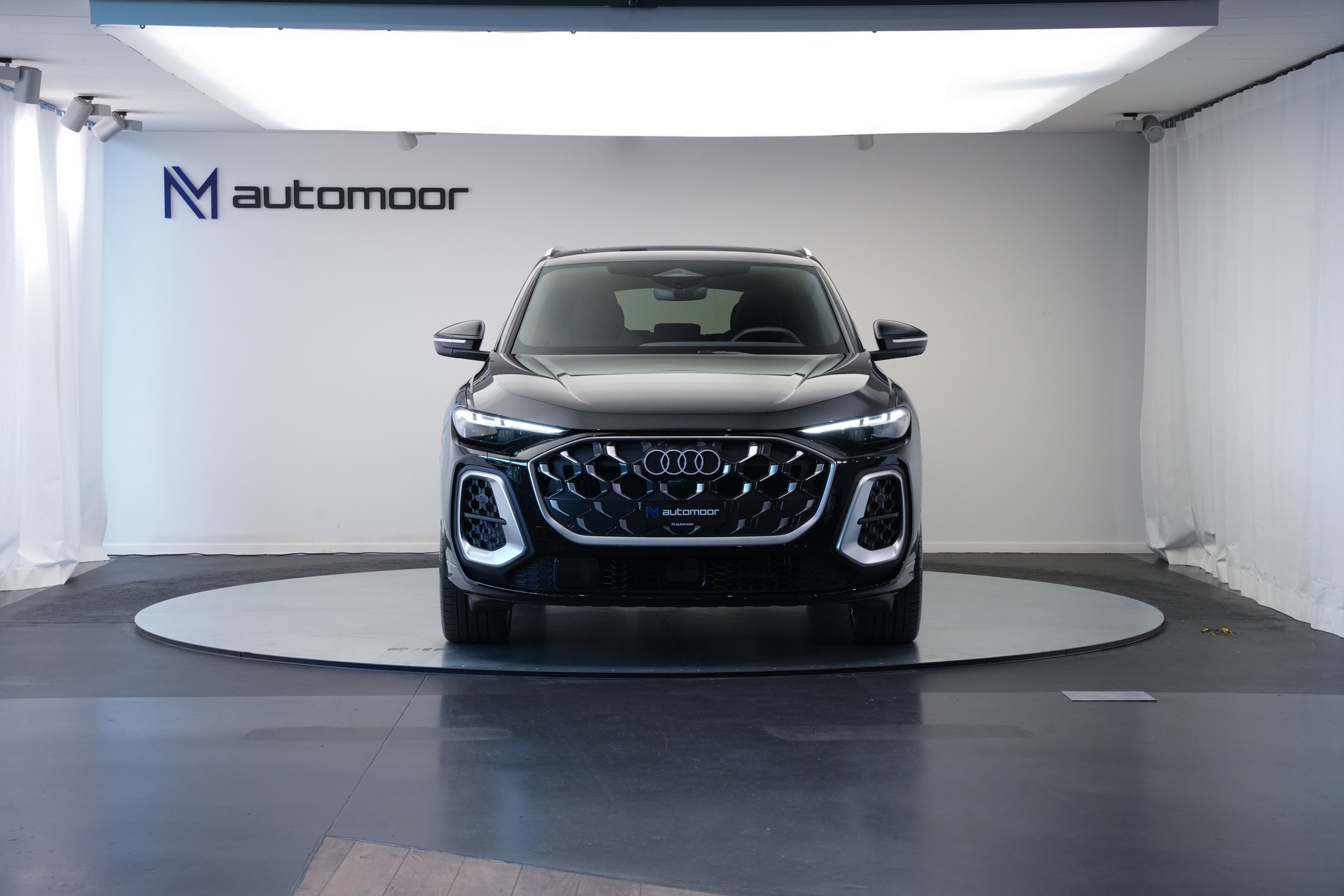 AUDI SQ5 TFSI quattro S-tronic *Luftfederung* *Panorama* *Leder* *HuD*-showroom-element-1