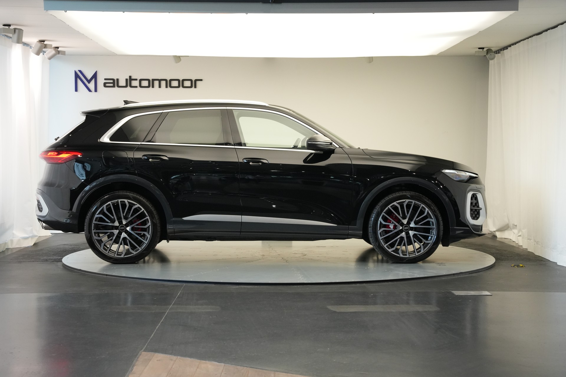 AUDI SQ5 TFSI quattro S-tronic *Luftfederung* *Panorama* *Leder* *HuD*-showroom-element-3