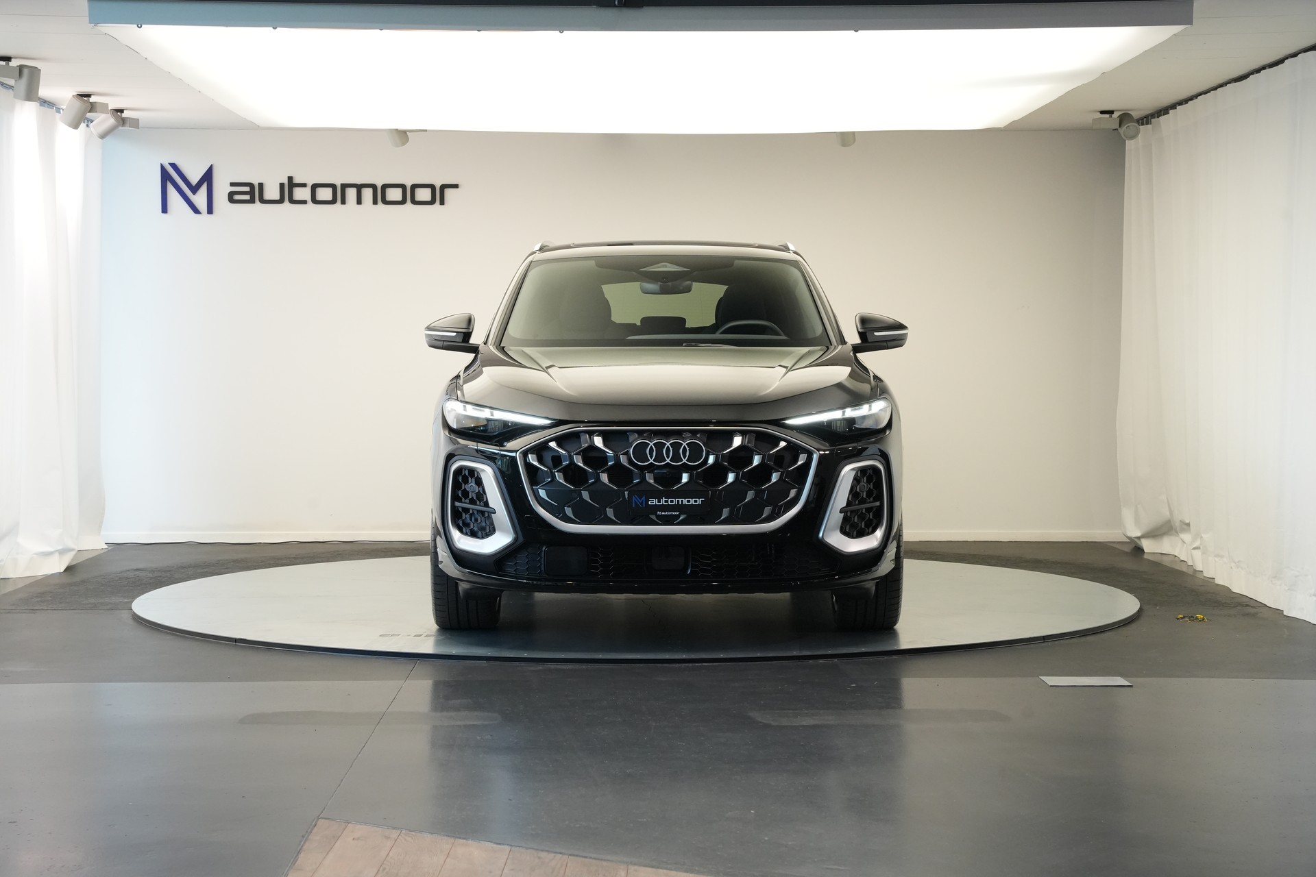 AUDI SQ5 TFSI quattro S-tronic *Luftfederung* *Panorama* *Leder* *HuD*-showroom-element-1