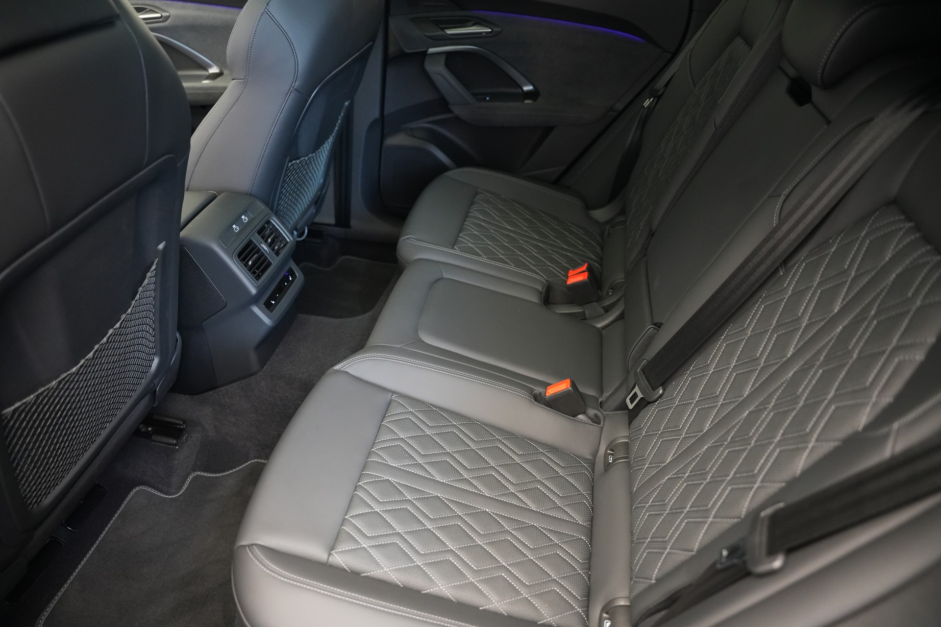 AUDI SQ5 TFSI quattro S-tronic *Luftfederung* *Panorama* *Leder* *HuD*-image-16