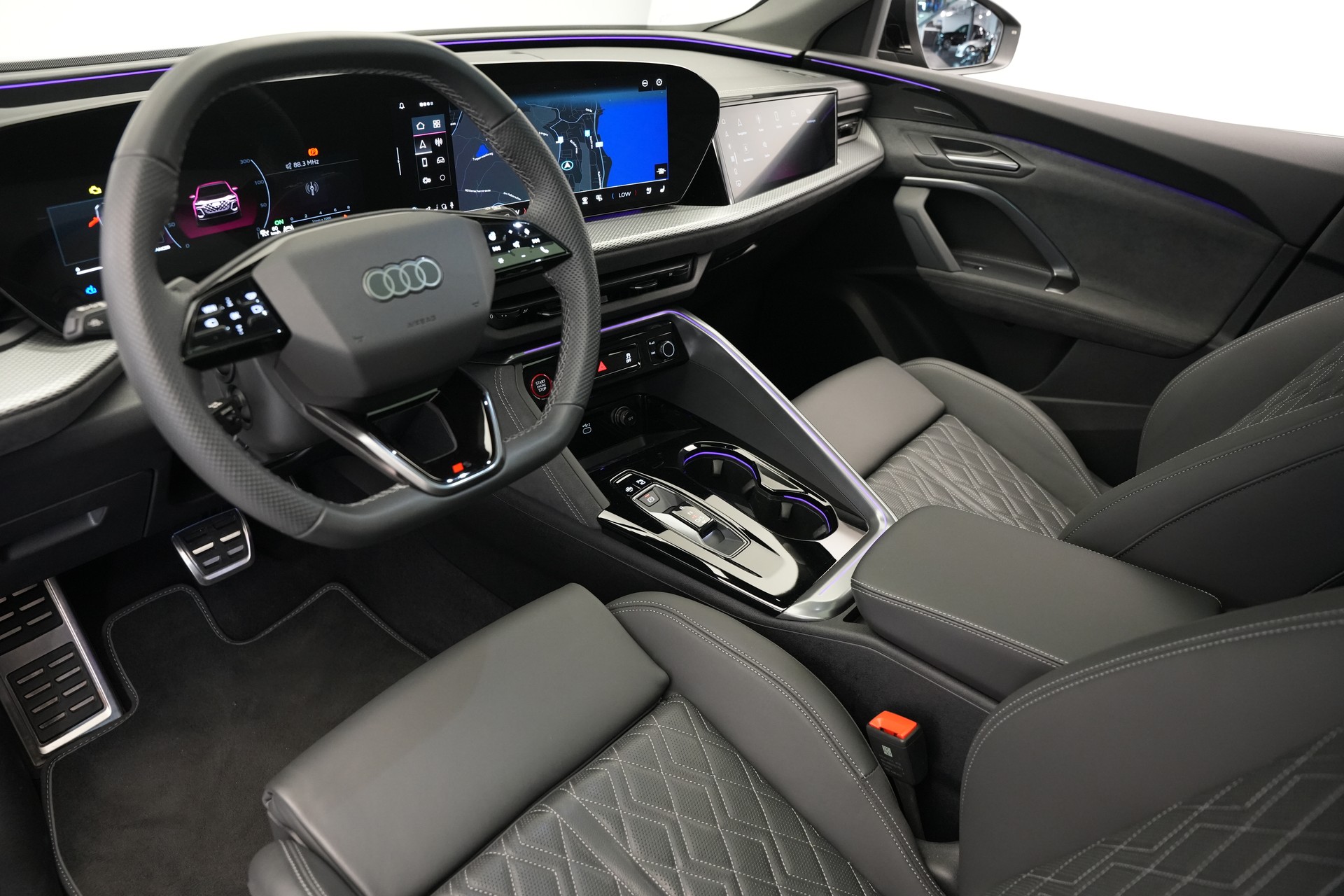 AUDI SQ5 TFSI quattro S-tronic *Luftfederung* *Panorama* *Leder* *HuD*-image-10