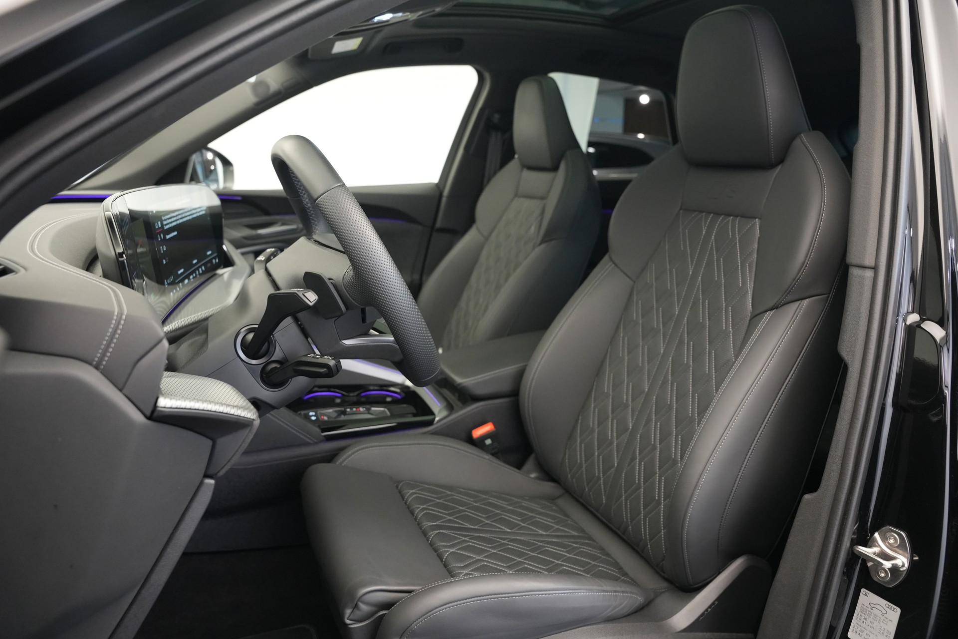 AUDI SQ5 TFSI quattro S-tronic *Luftfederung* *Panorama* *Leder* *HuD*-image-12