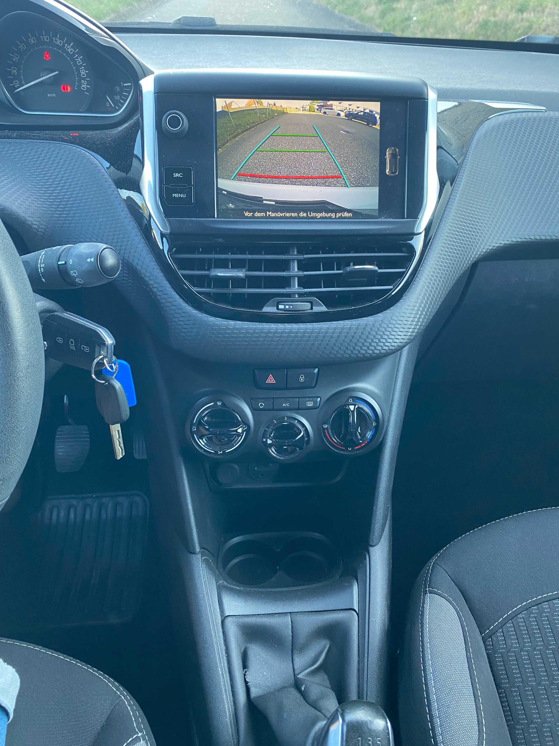 PEUGEOT 208 1.2 PureTech Style-image-9