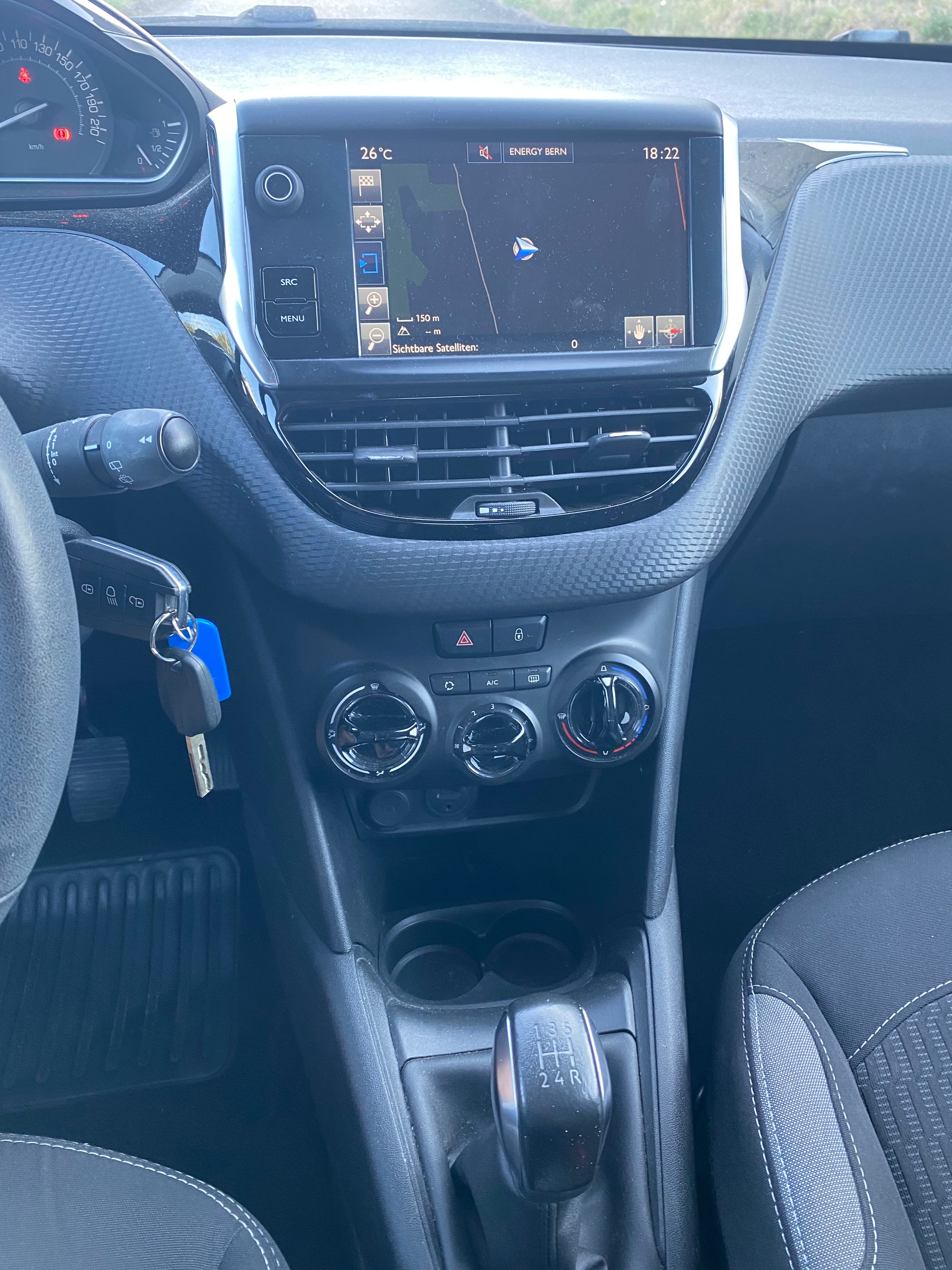 PEUGEOT 208 1.2 PureTech Style-image-7