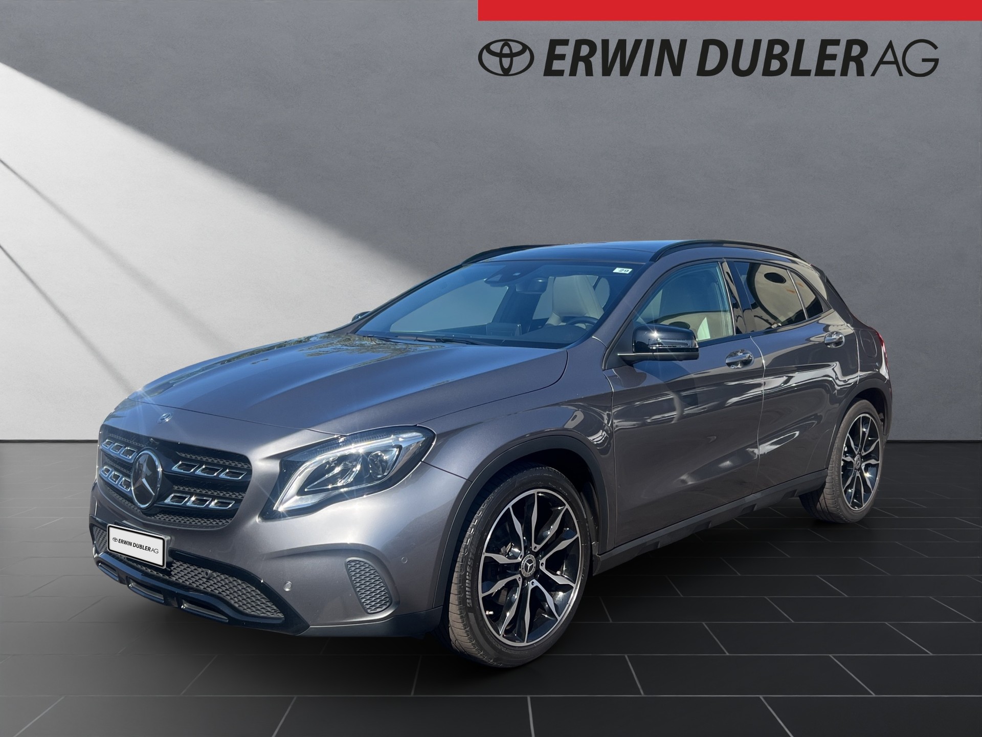 MERCEDES-BENZ GLA 200