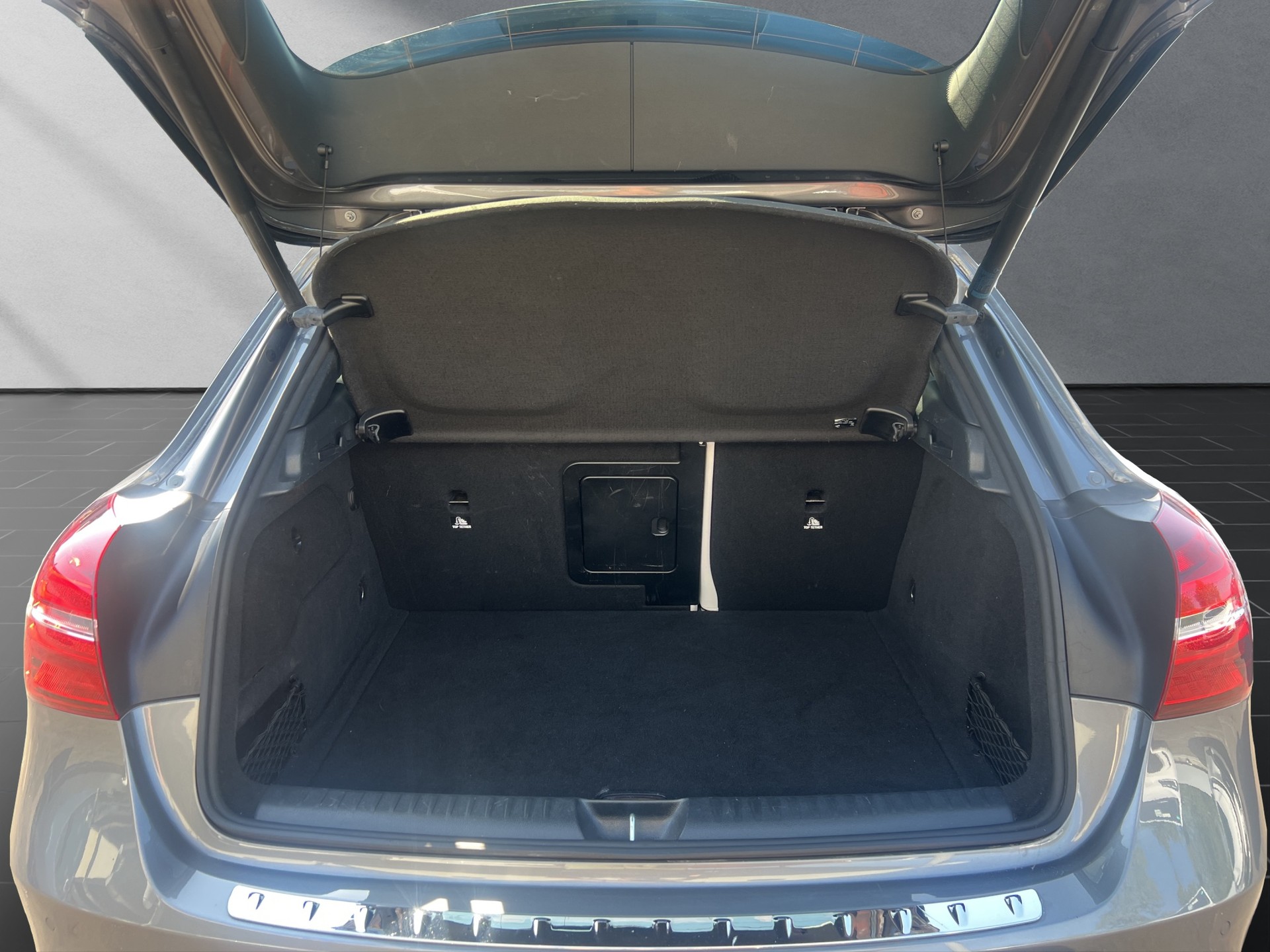 MERCEDES-BENZ GLA 200-image-10