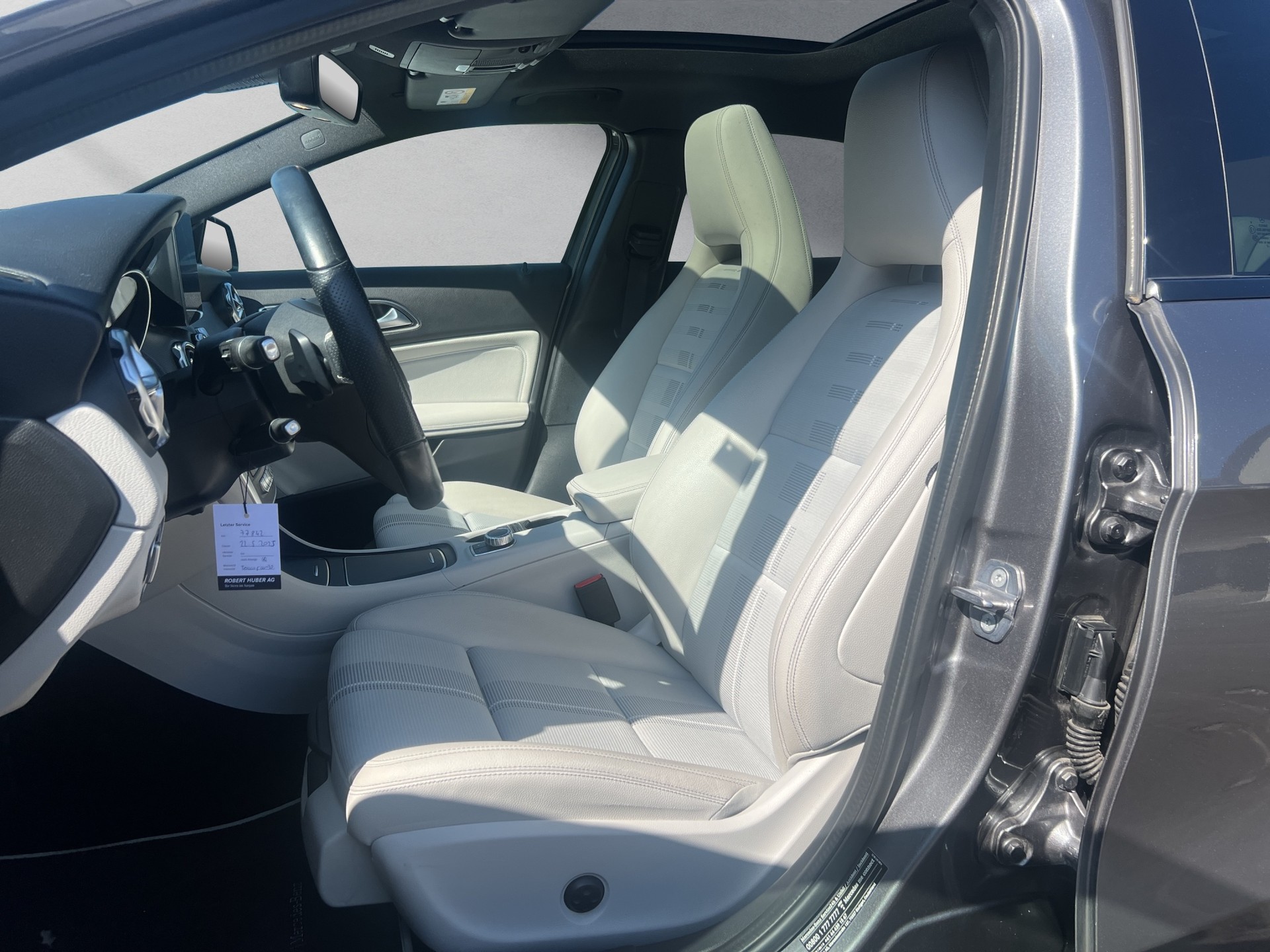 MERCEDES-BENZ GLA 200-image-11