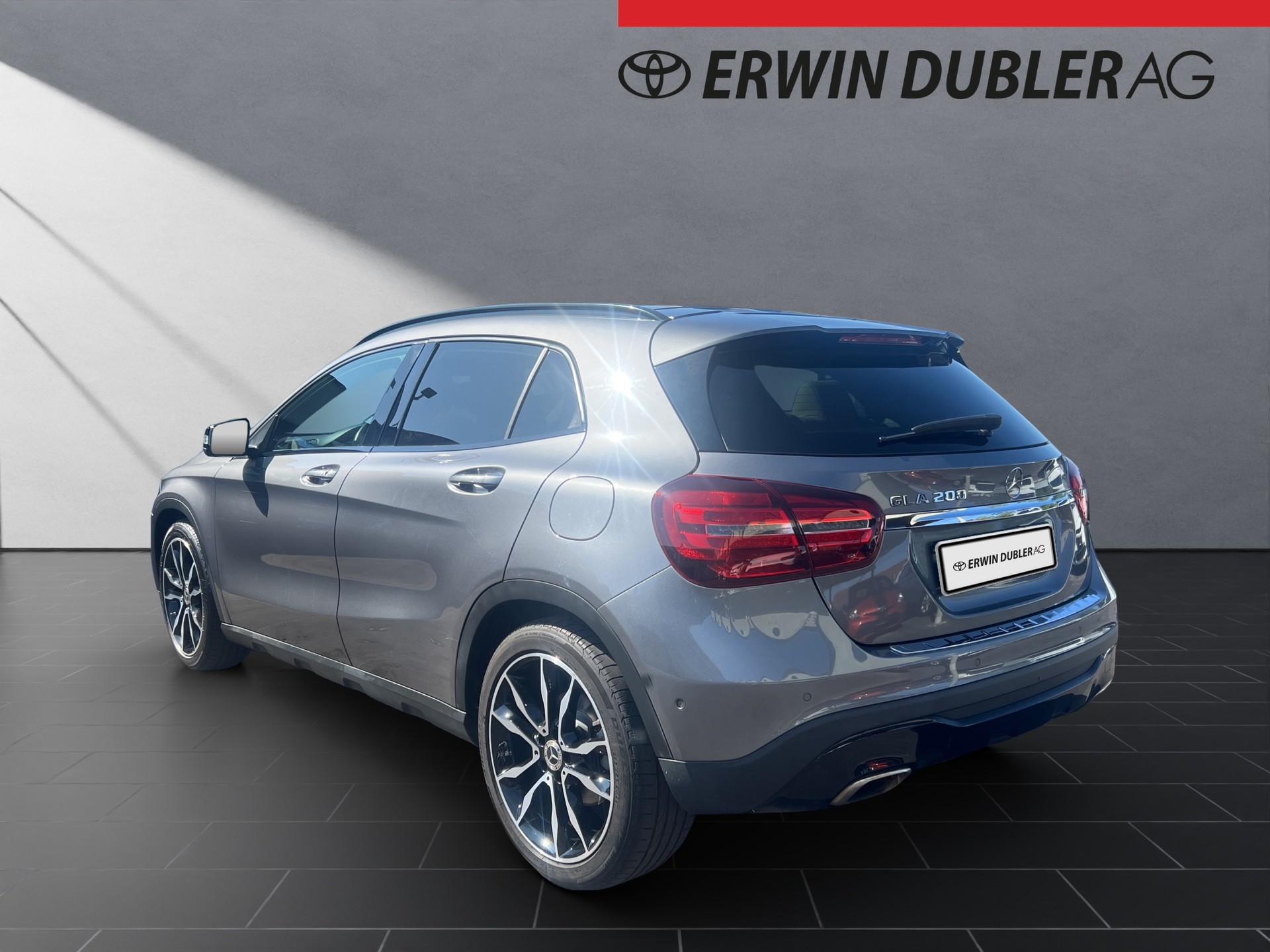 MERCEDES-BENZ GLA 200-showroom-element-2