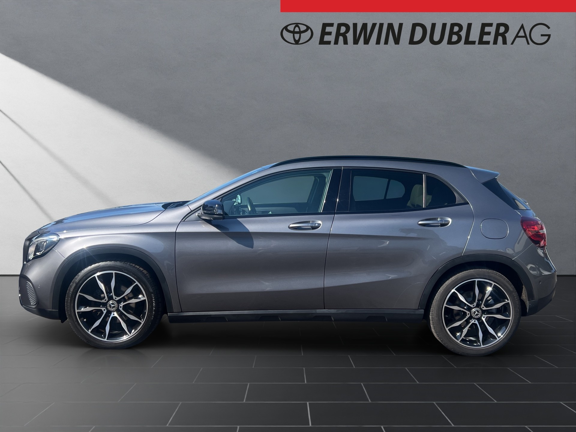 MERCEDES-BENZ GLA 200-showroom-element-1