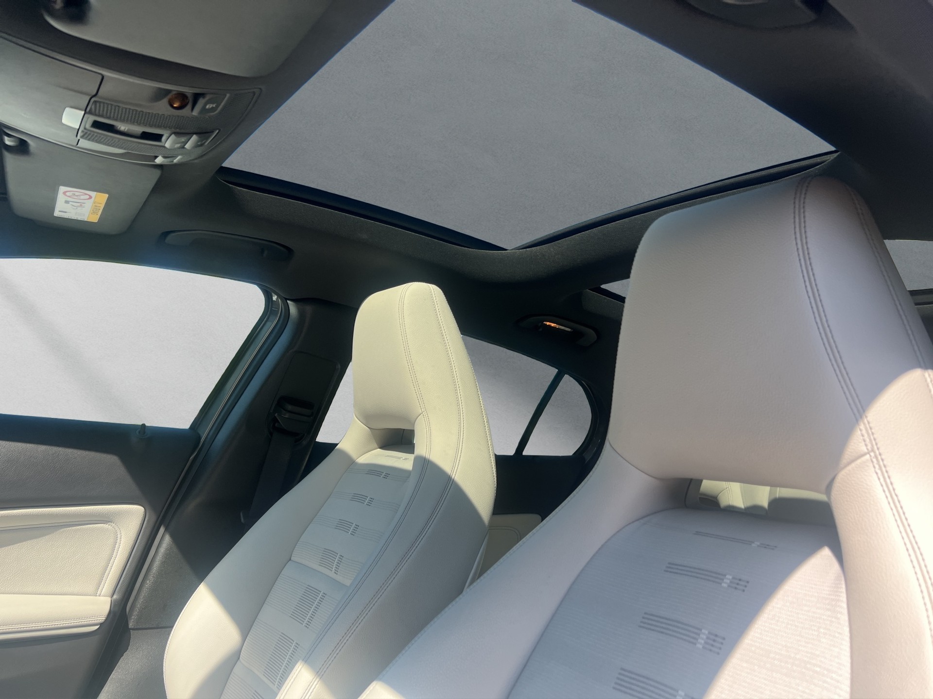 MERCEDES-BENZ GLA 200-image-9