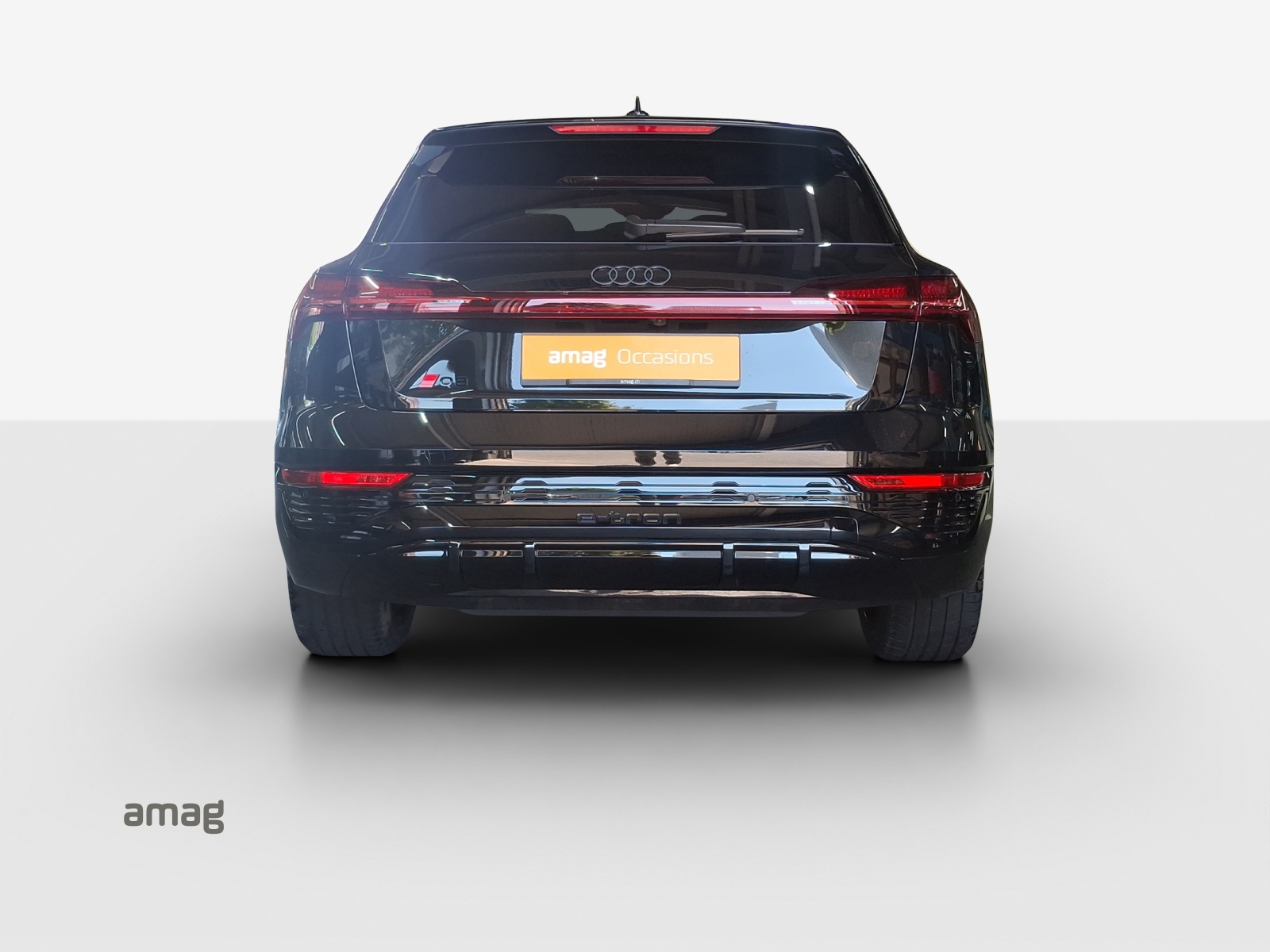 AUDI Q8 55 e-tron Black Edition quattro-image-4