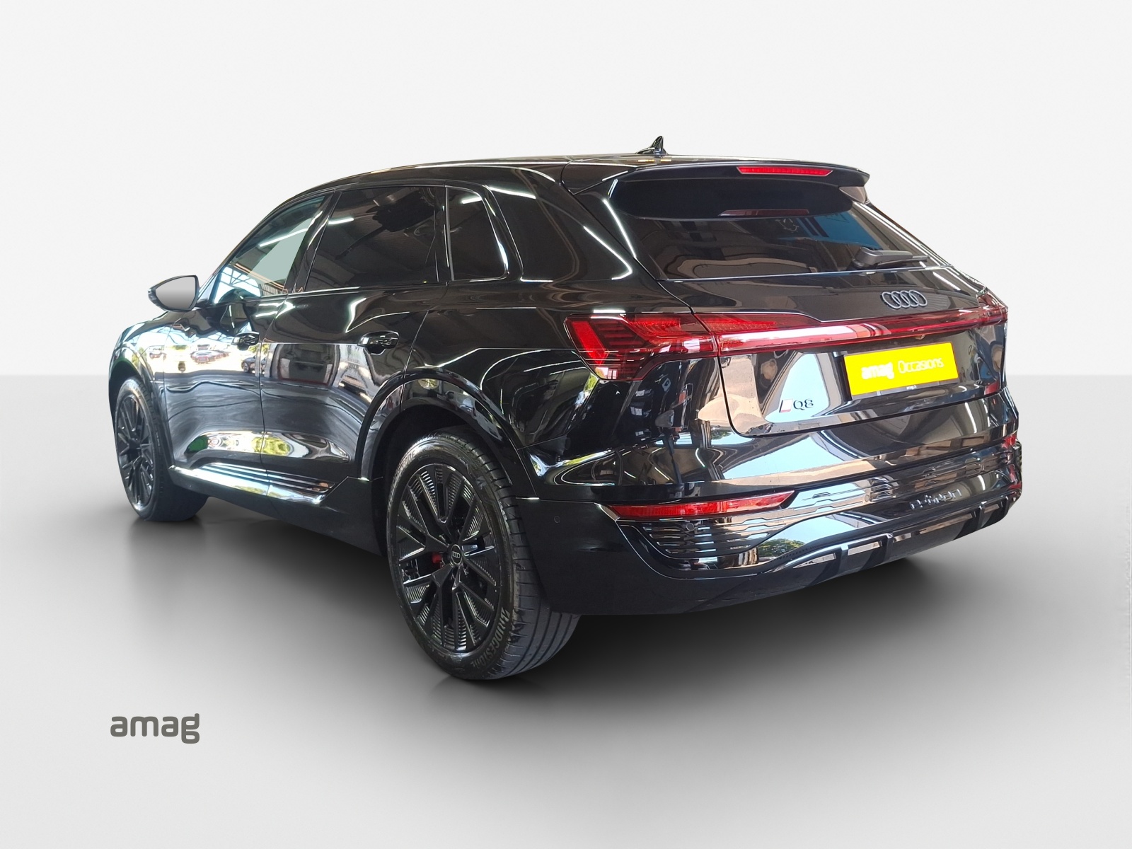 AUDI Q8 55 e-tron Black Edition quattro-showroom-element-3