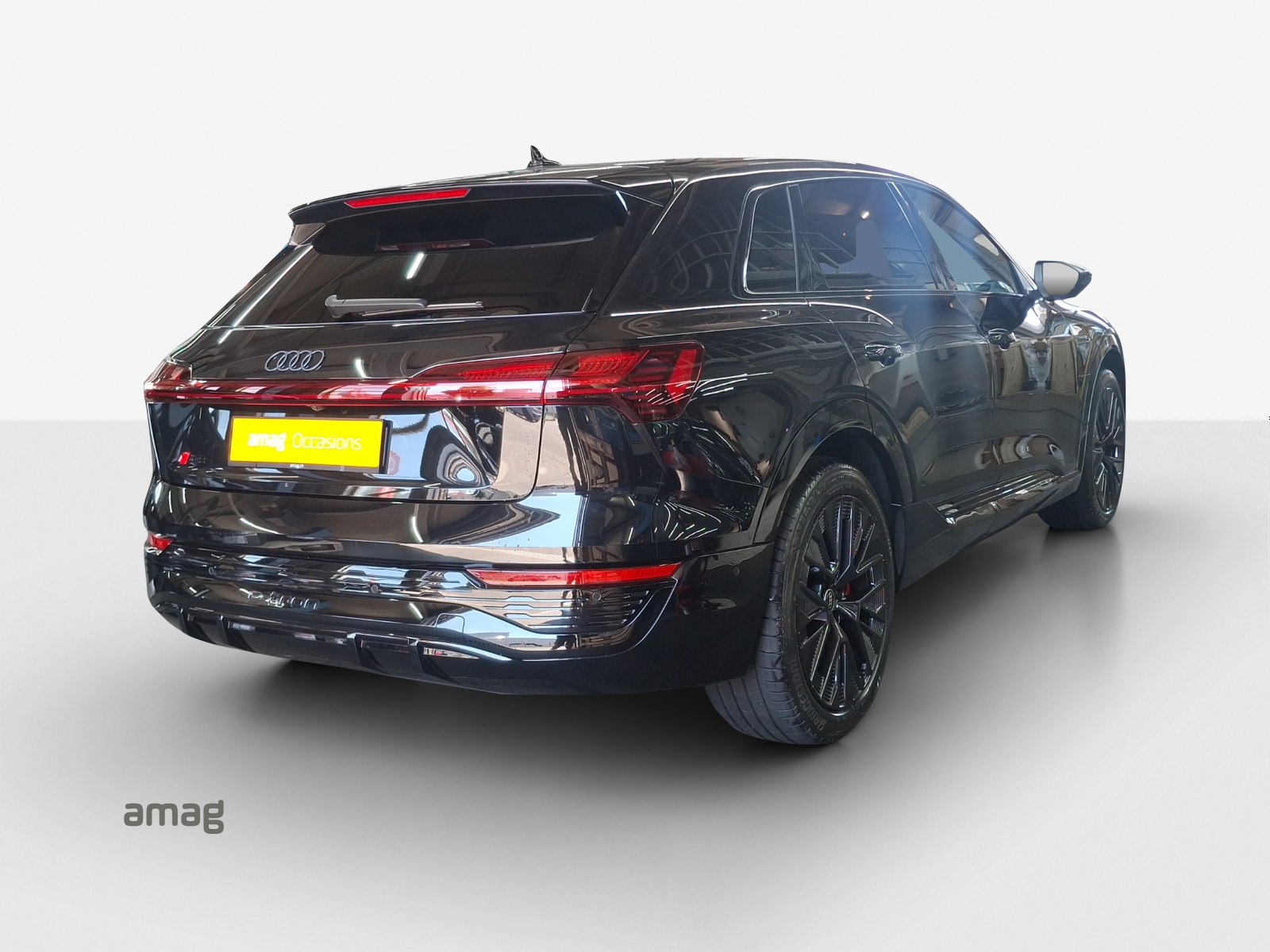AUDI Q8 55 e-tron Black Edition quattro-image-5
