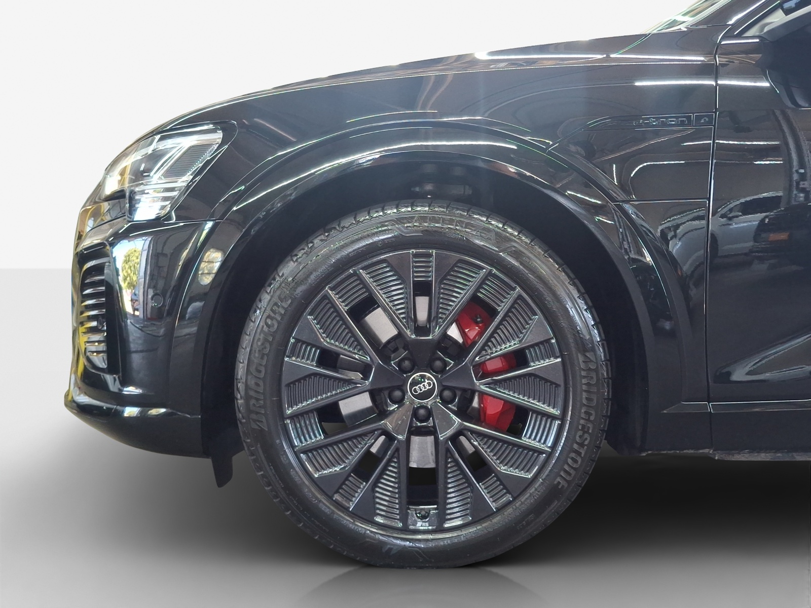 AUDI Q8 55 e-tron Black Edition quattro-image-15