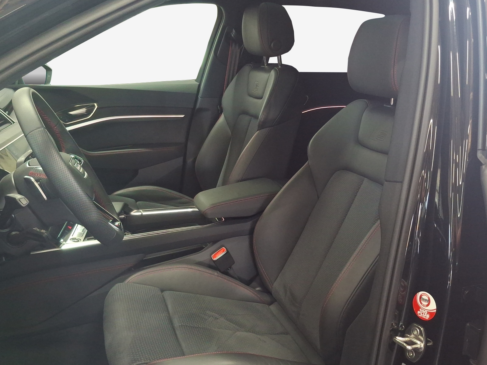 AUDI Q8 55 e-tron Black Edition quattro-image-8