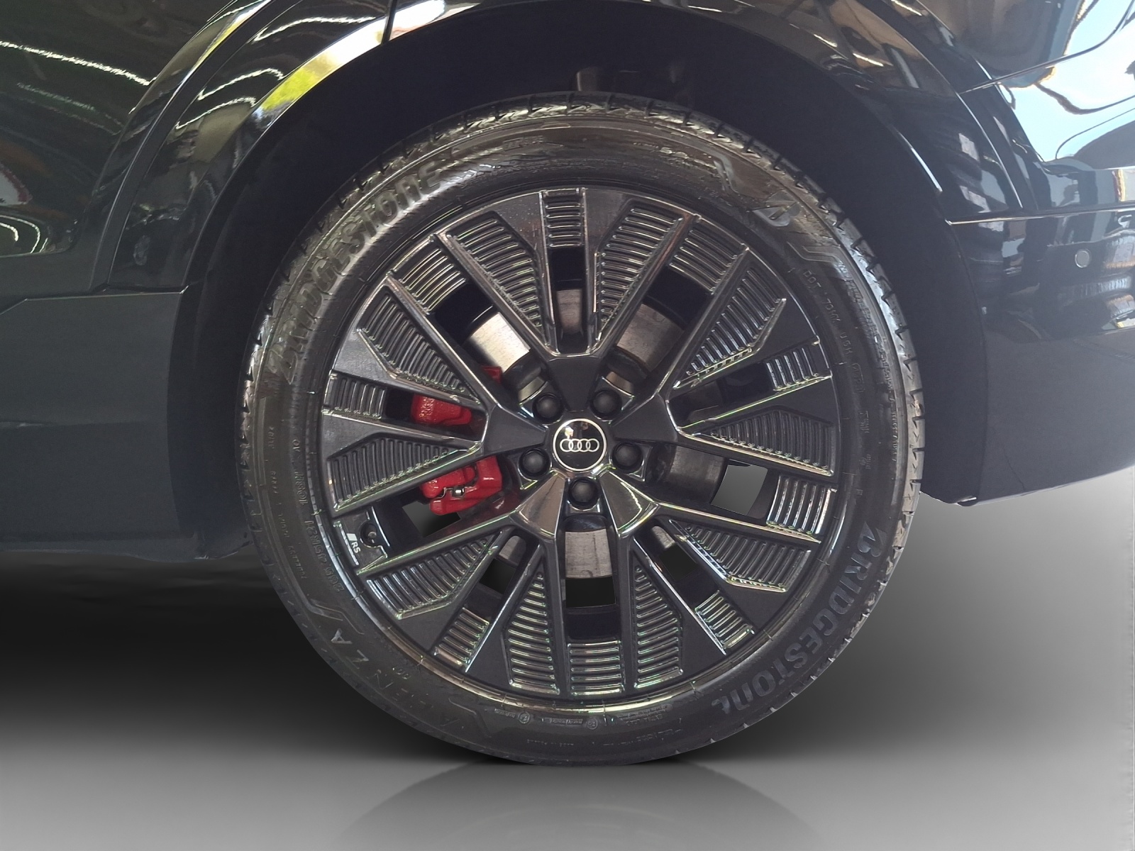 AUDI Q8 55 e-tron Black Edition quattro-image-14