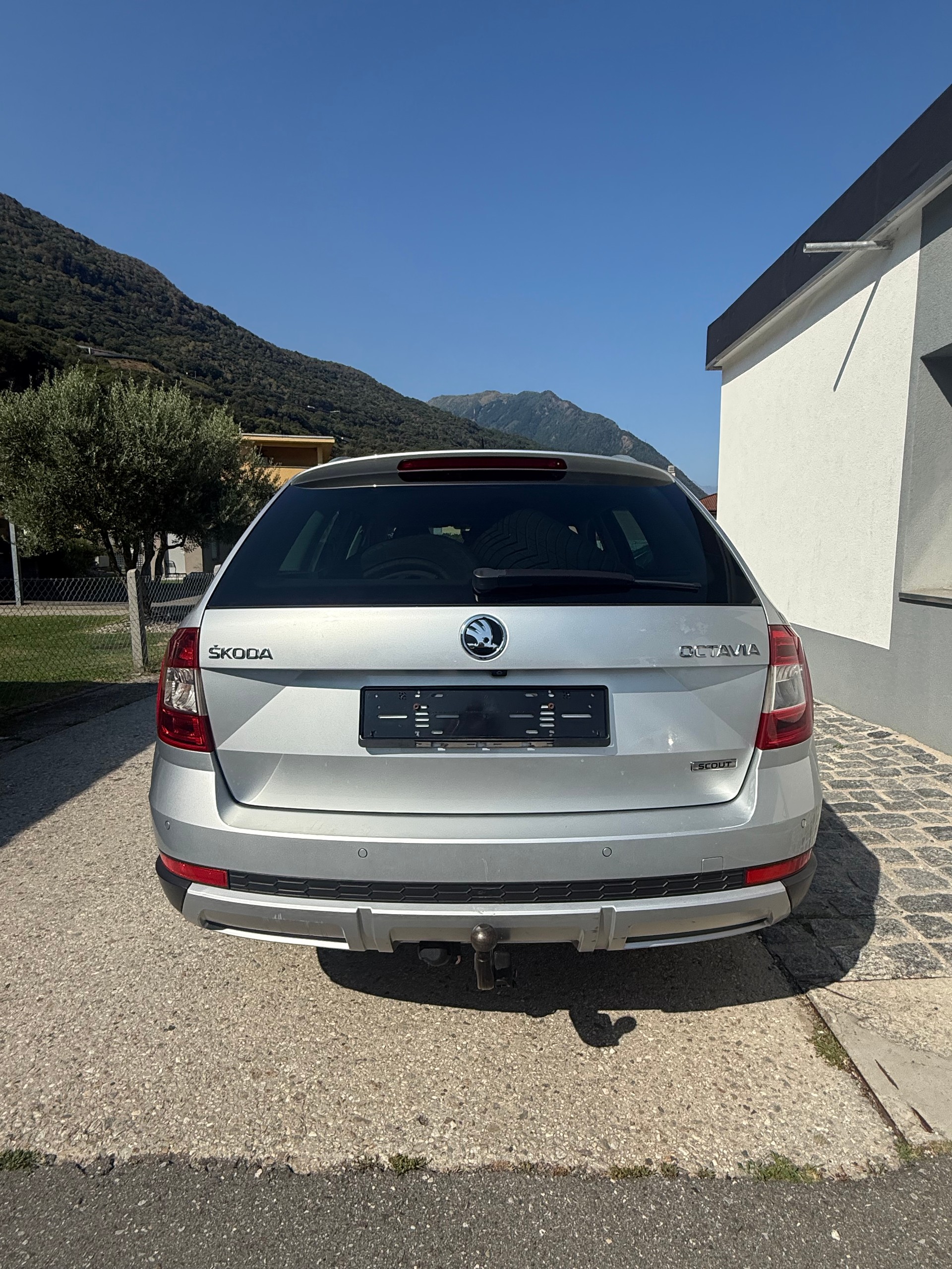 SKODA Octavia Combi 2.0 TDI Scout 4x4 DSG-image-6
