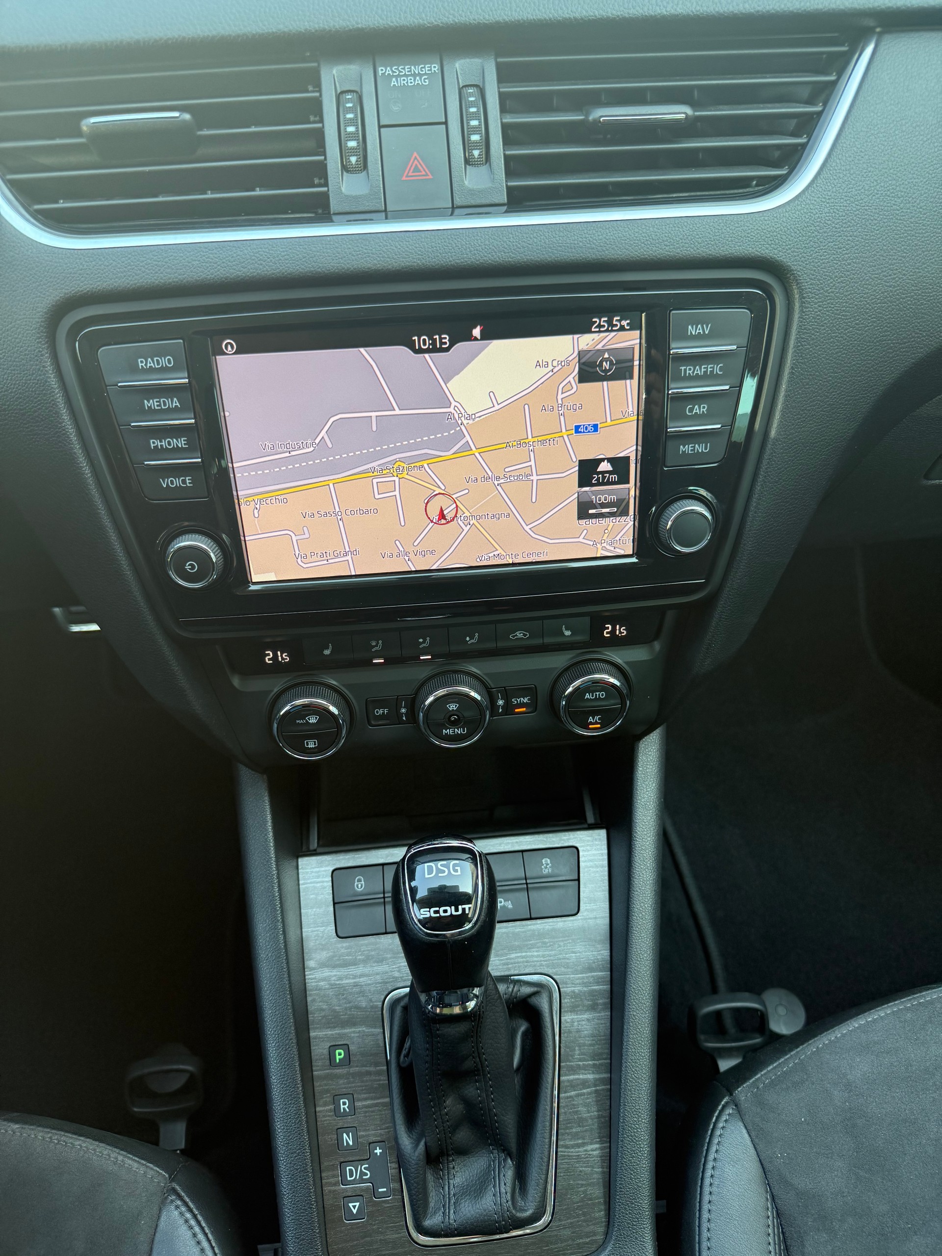 SKODA Octavia Combi 2.0 TDI Scout 4x4 DSG-image-10
