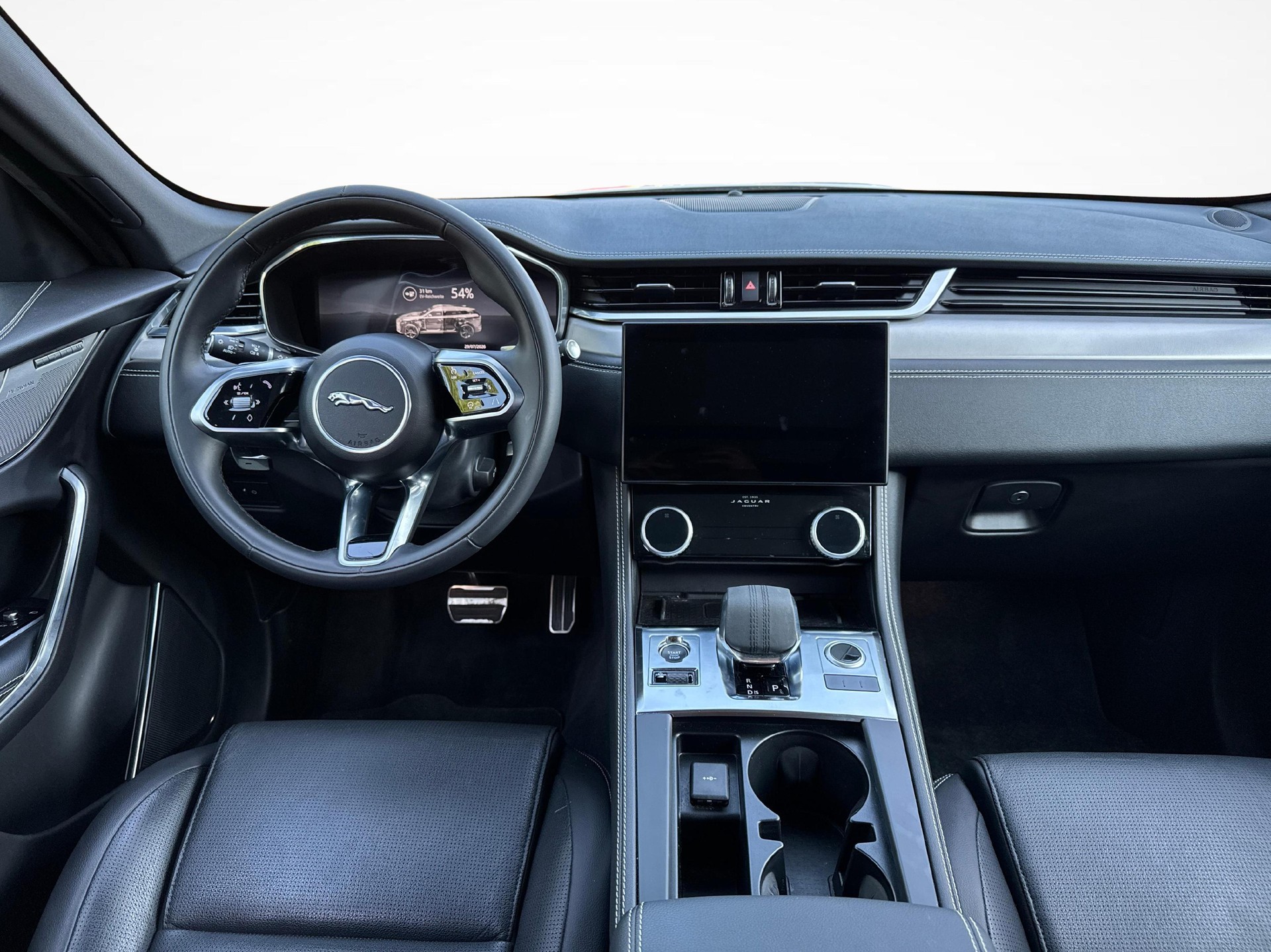 JAGUAR F-Pace 2.0 P400e R-Dynamic SE AWD-image-8
