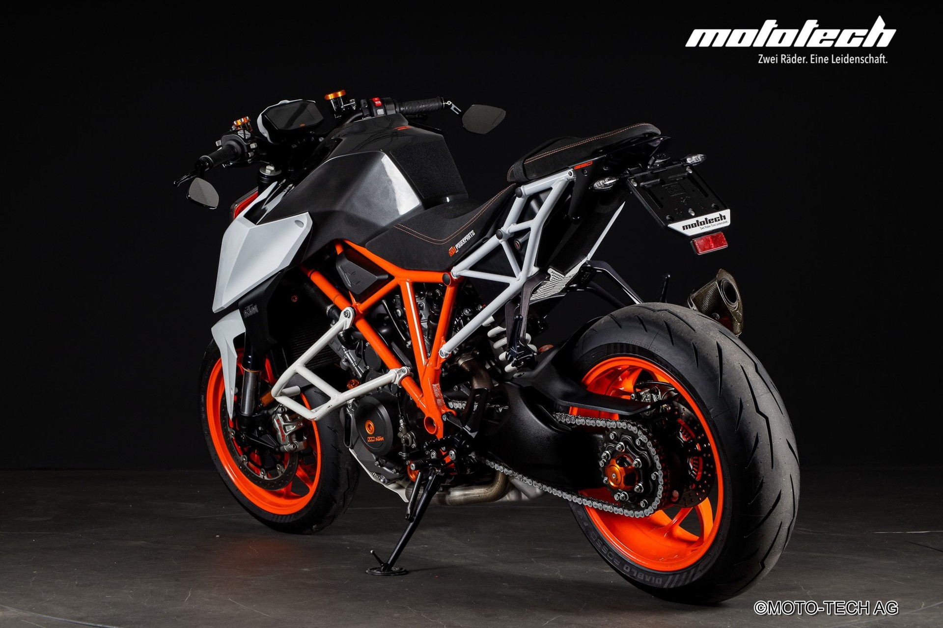 KTM 1290 Super Duke R AKRAPOVIC-image-3